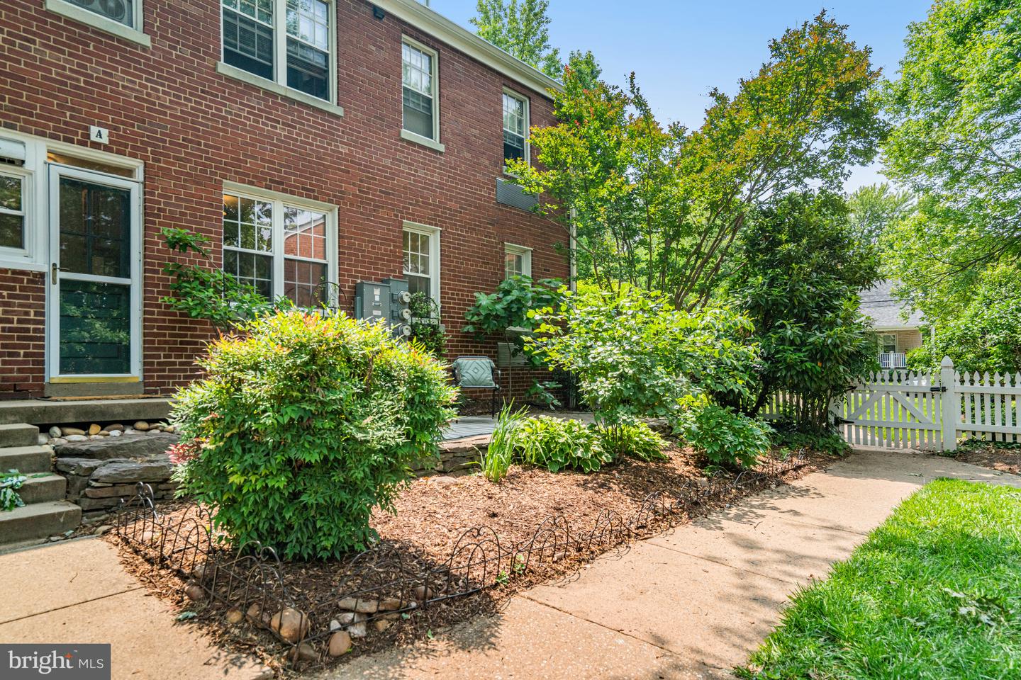 2 AUBURN CT #A, ALEXANDRIA, Virginia 22305, 2 Bedrooms Bedrooms, ,1 BathroomBathrooms,Residential,For sale,2 AUBURN CT #A,VAAX2042796 MLS # VAAX2042796