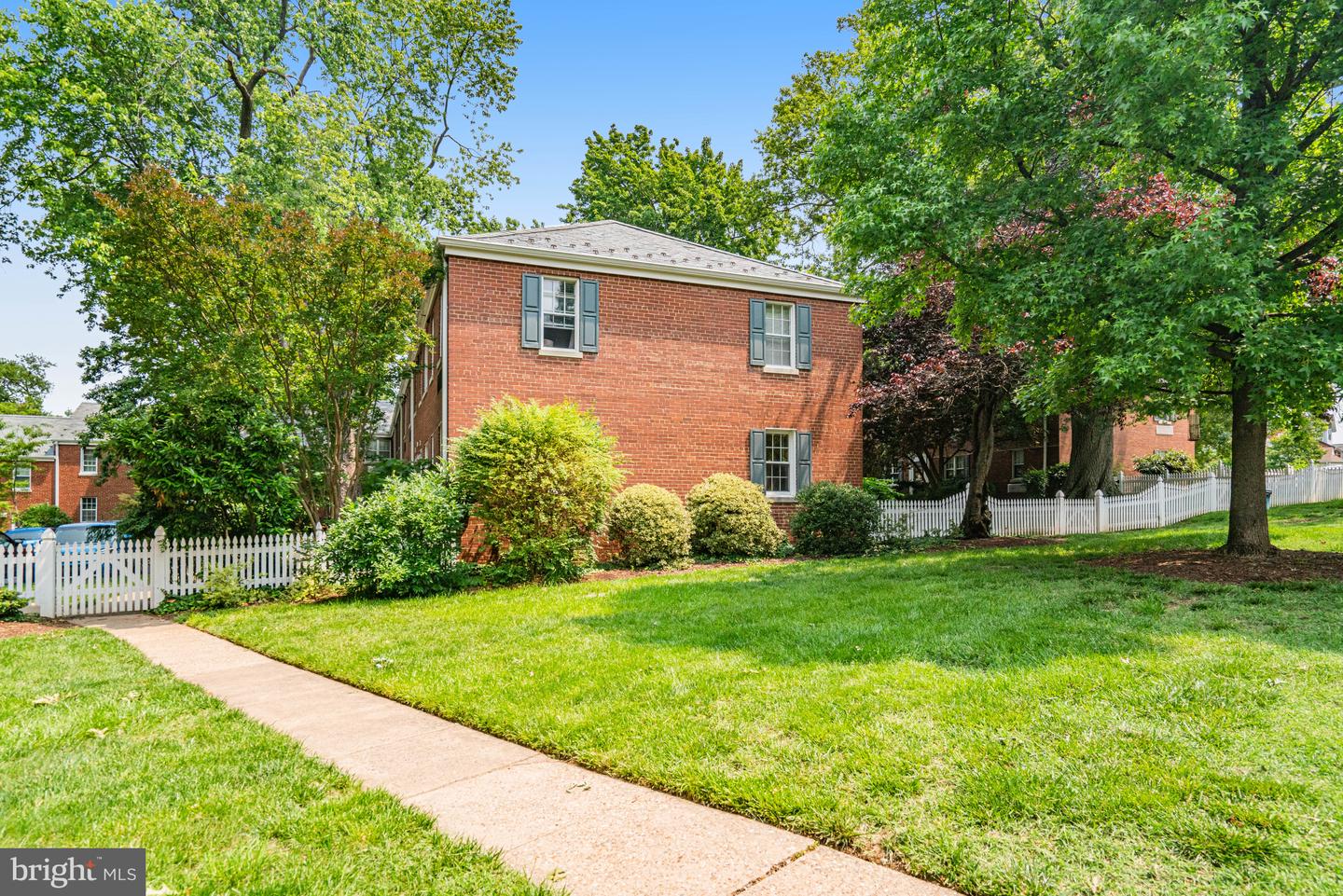 2 AUBURN CT #A, ALEXANDRIA, Virginia 22305, 2 Bedrooms Bedrooms, ,1 BathroomBathrooms,Residential,For sale,2 AUBURN CT #A,VAAX2042796 MLS # VAAX2042796