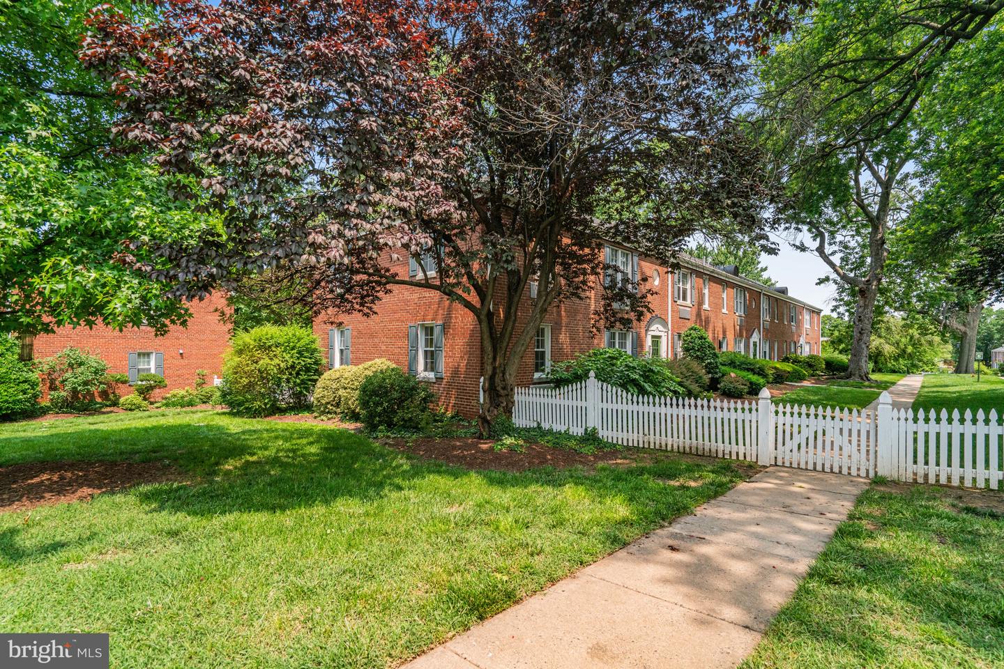 2 AUBURN CT #A, ALEXANDRIA, Virginia 22305, 2 Bedrooms Bedrooms, ,1 BathroomBathrooms,Residential,For sale,2 AUBURN CT #A,VAAX2042796 MLS # VAAX2042796