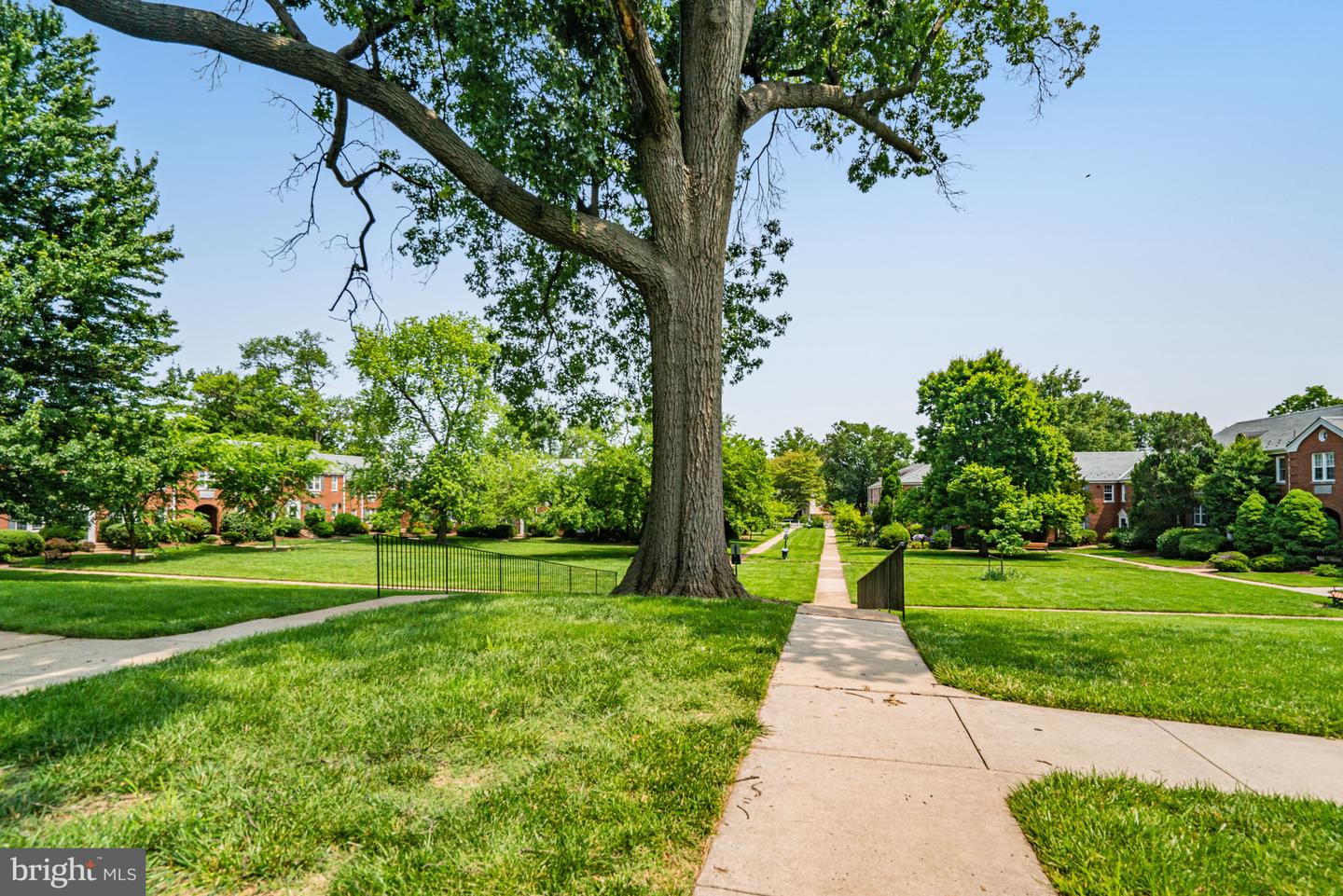 2 AUBURN CT #A, ALEXANDRIA, Virginia 22305, 2 Bedrooms Bedrooms, ,1 BathroomBathrooms,Residential,For sale,2 AUBURN CT #A,VAAX2042796 MLS # VAAX2042796