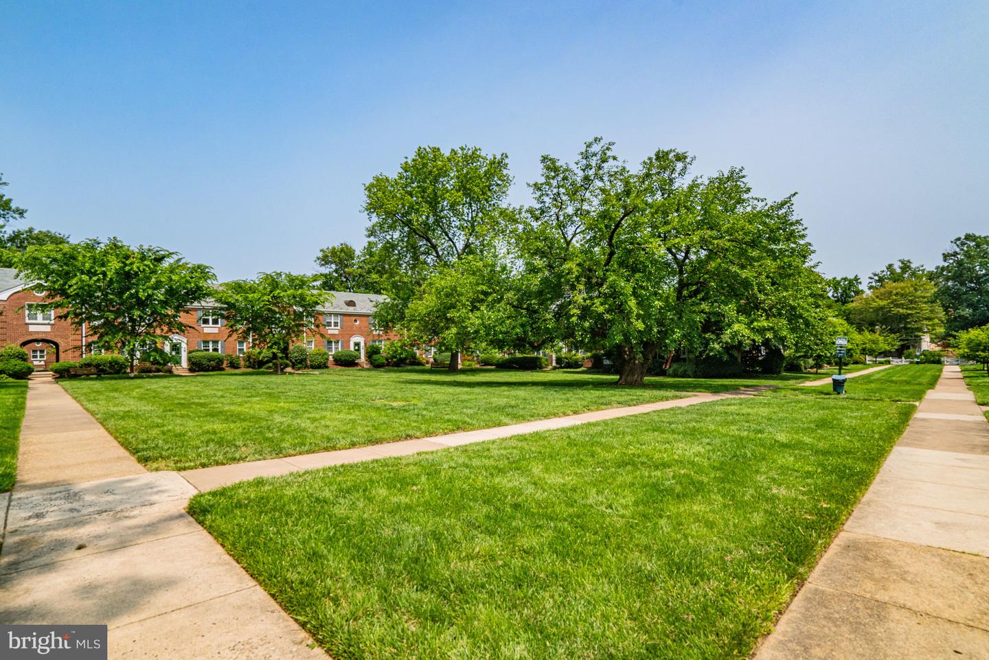 2 AUBURN CT #A, ALEXANDRIA, Virginia 22305, 2 Bedrooms Bedrooms, ,1 BathroomBathrooms,Residential,For sale,2 AUBURN CT #A,VAAX2042796 MLS # VAAX2042796