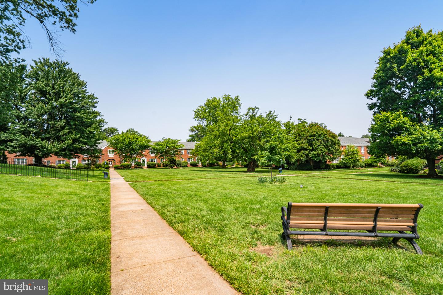 2 AUBURN CT #A, ALEXANDRIA, Virginia 22305, 2 Bedrooms Bedrooms, ,1 BathroomBathrooms,Residential,For sale,2 AUBURN CT #A,VAAX2042796 MLS # VAAX2042796