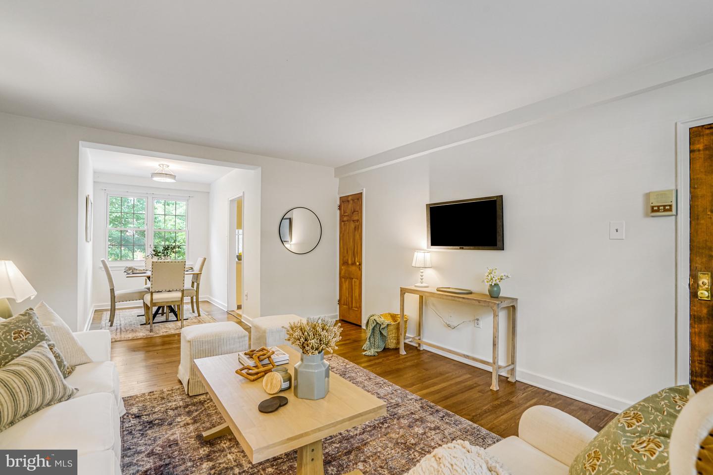 2 AUBURN CT #A, ALEXANDRIA, Virginia 22305, 2 Bedrooms Bedrooms, ,1 BathroomBathrooms,Residential,For sale,2 AUBURN CT #A,VAAX2042796 MLS # VAAX2042796
