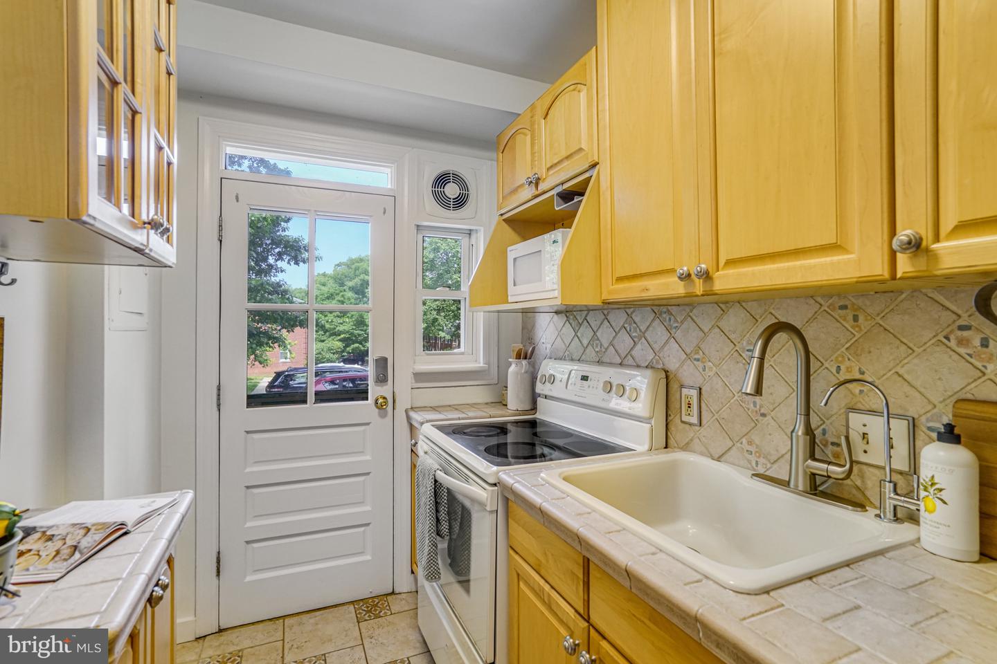 2 AUBURN CT #A, ALEXANDRIA, Virginia 22305, 2 Bedrooms Bedrooms, ,1 BathroomBathrooms,Residential,For sale,2 AUBURN CT #A,VAAX2042796 MLS # VAAX2042796