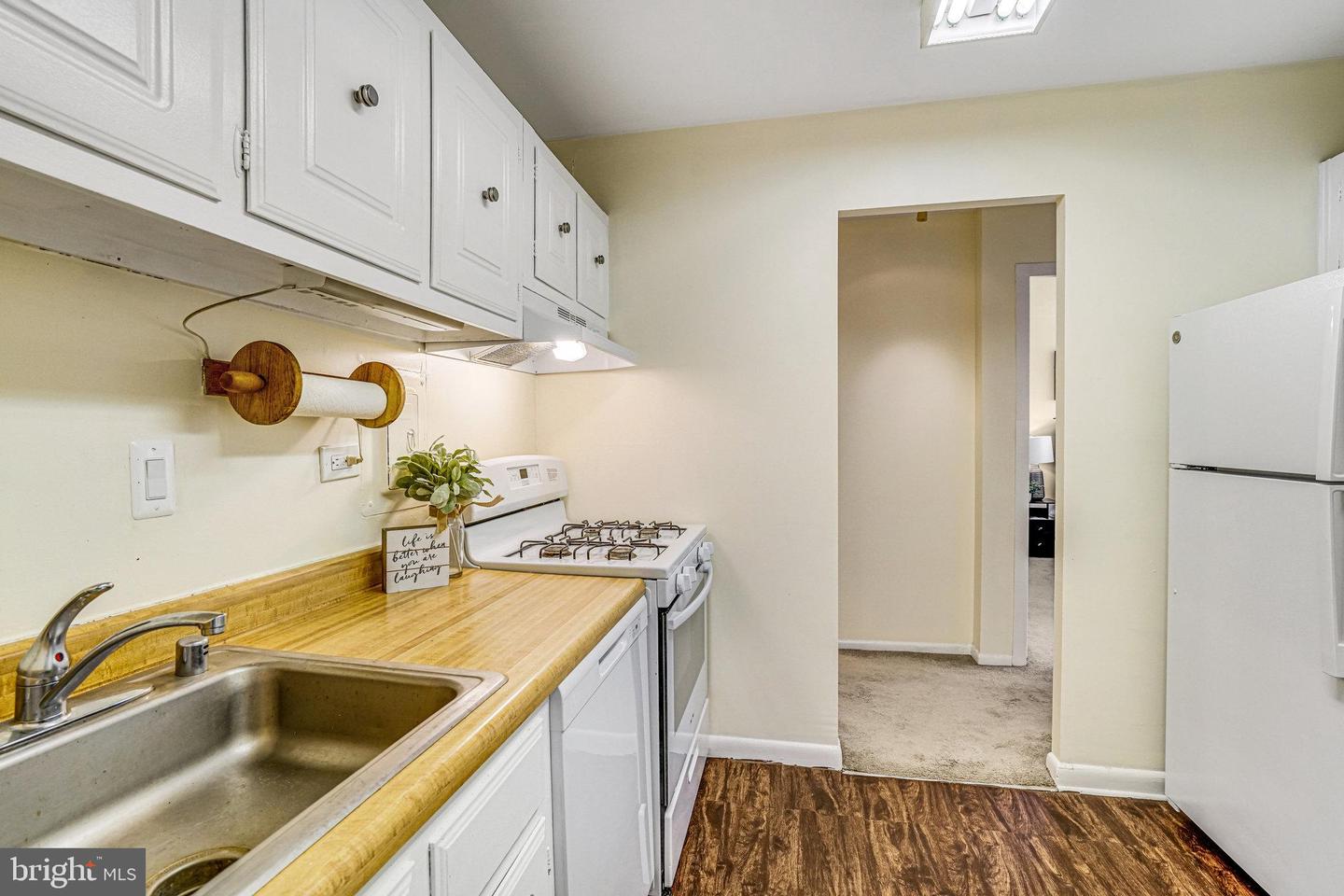 5340 HOLMES RUN PKWY #1207, ALEXANDRIA, Virginia 22304, 2 Bedrooms Bedrooms, ,1 BathroomBathrooms,Residential,For sale,5340 HOLMES RUN PKWY #1207,VAAX2043140 MLS # VAAX2043140