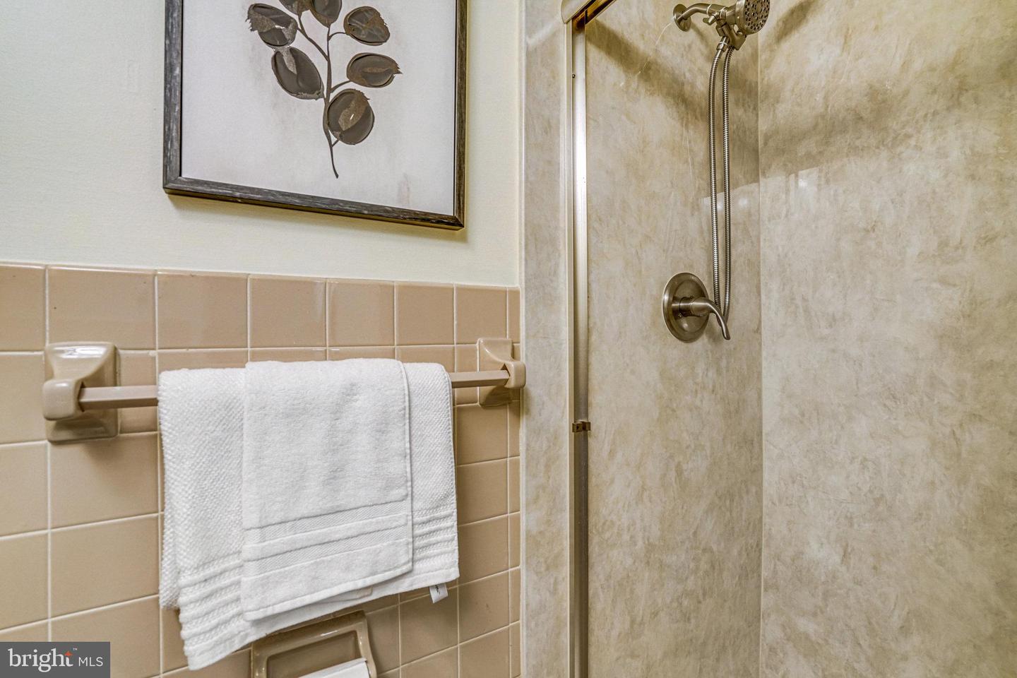 5340 HOLMES RUN PKWY #1207, ALEXANDRIA, Virginia 22304, 2 Bedrooms Bedrooms, ,1 BathroomBathrooms,Residential,For sale,5340 HOLMES RUN PKWY #1207,VAAX2043140 MLS # VAAX2043140