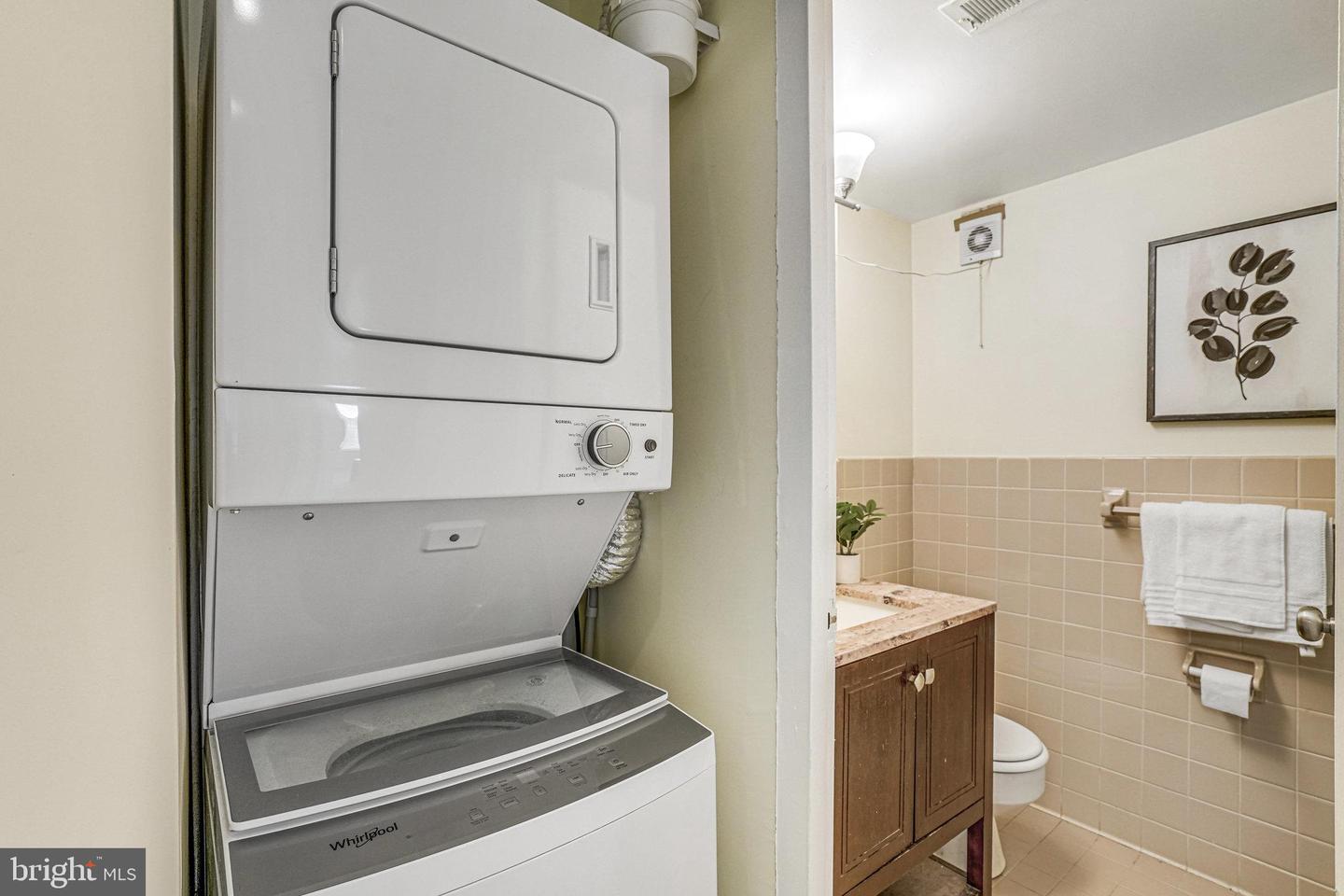 5340 HOLMES RUN PKWY #1207, ALEXANDRIA, Virginia 22304, 2 Bedrooms Bedrooms, ,1 BathroomBathrooms,Residential,For sale,5340 HOLMES RUN PKWY #1207,VAAX2043140 MLS # VAAX2043140