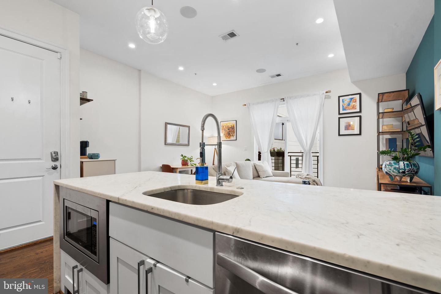 913 12TH ST NE #4, WASHINGTON, District Of Columbia 20002, 2 Bedrooms Bedrooms, ,2 BathroomsBathrooms,Residential,For sale,913 12TH ST NE #4,DCDC2193428 MLS # DCDC2193428