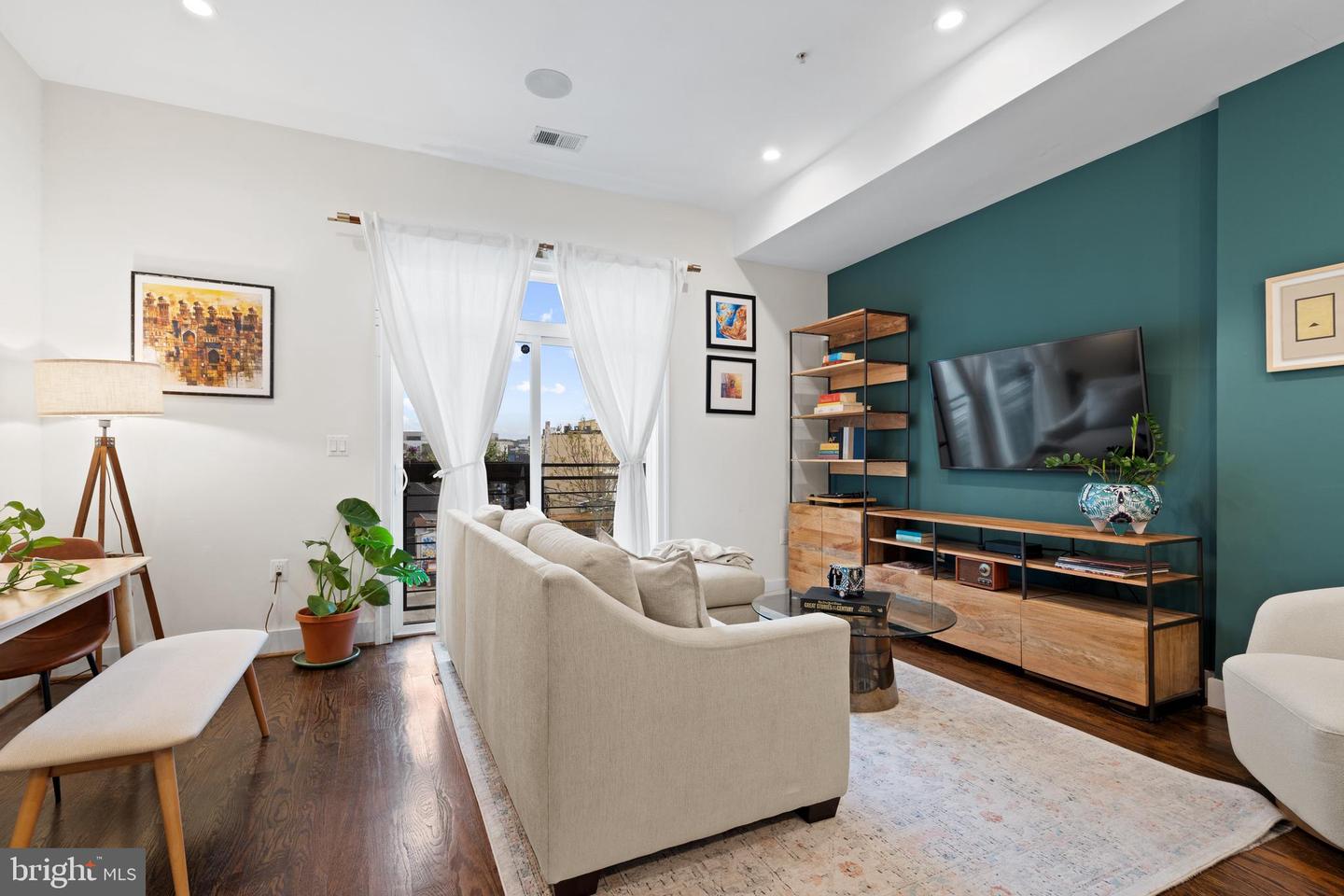 913 12TH ST NE #4, WASHINGTON, District Of Columbia 20002, 2 Bedrooms Bedrooms, ,2 BathroomsBathrooms,Residential,For sale,913 12TH ST NE #4,DCDC2193428 MLS # DCDC2193428