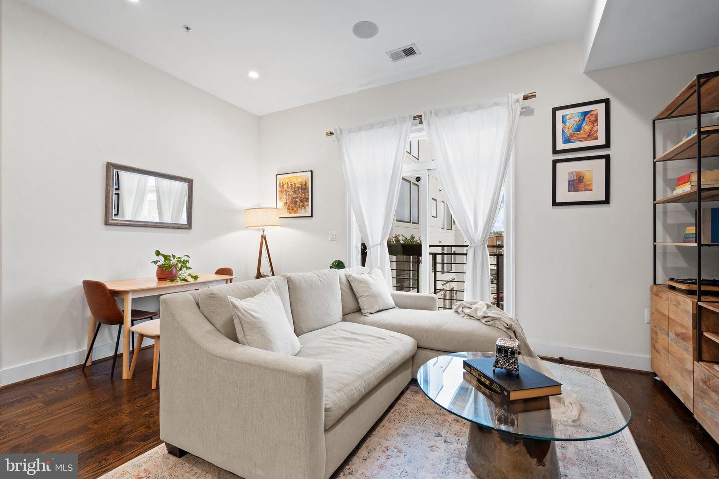 913 12TH ST NE #4, WASHINGTON, District Of Columbia 20002, 2 Bedrooms Bedrooms, ,2 BathroomsBathrooms,Residential,For sale,913 12TH ST NE #4,DCDC2193428 MLS # DCDC2193428