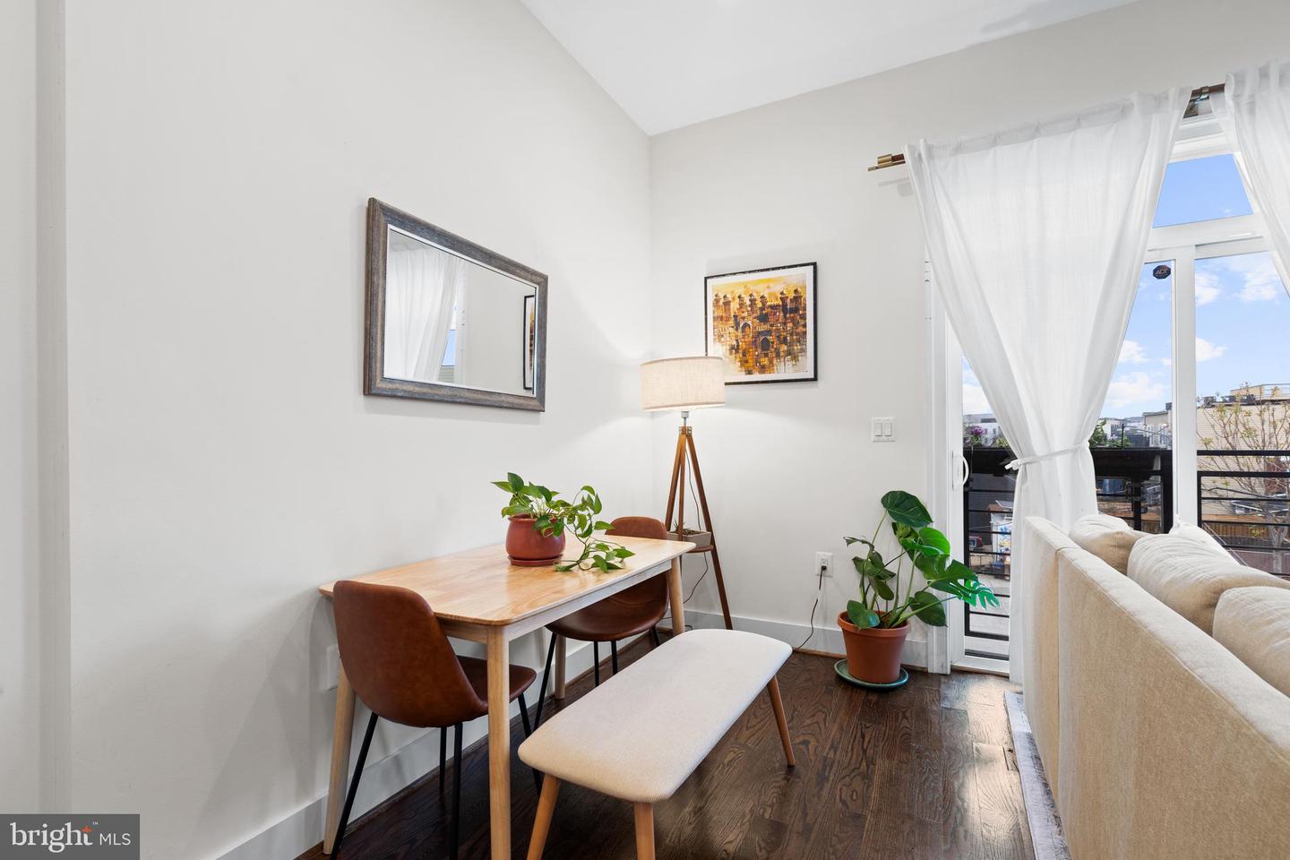 913 12TH ST NE #4, WASHINGTON, District Of Columbia 20002, 2 Bedrooms Bedrooms, ,2 BathroomsBathrooms,Residential,For sale,913 12TH ST NE #4,DCDC2193428 MLS # DCDC2193428