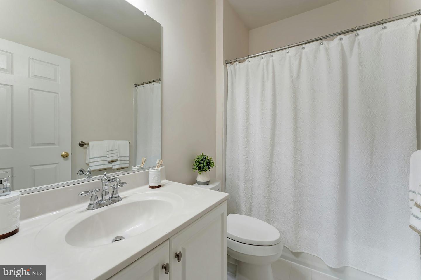18102 EAGLESHAM CT, LEESBURG, Virginia 20175, 5 Bedrooms Bedrooms, ,5 BathroomsBathrooms,Residential,For sale,18102 EAGLESHAM CT,VALO2092994 MLS # VALO2092994