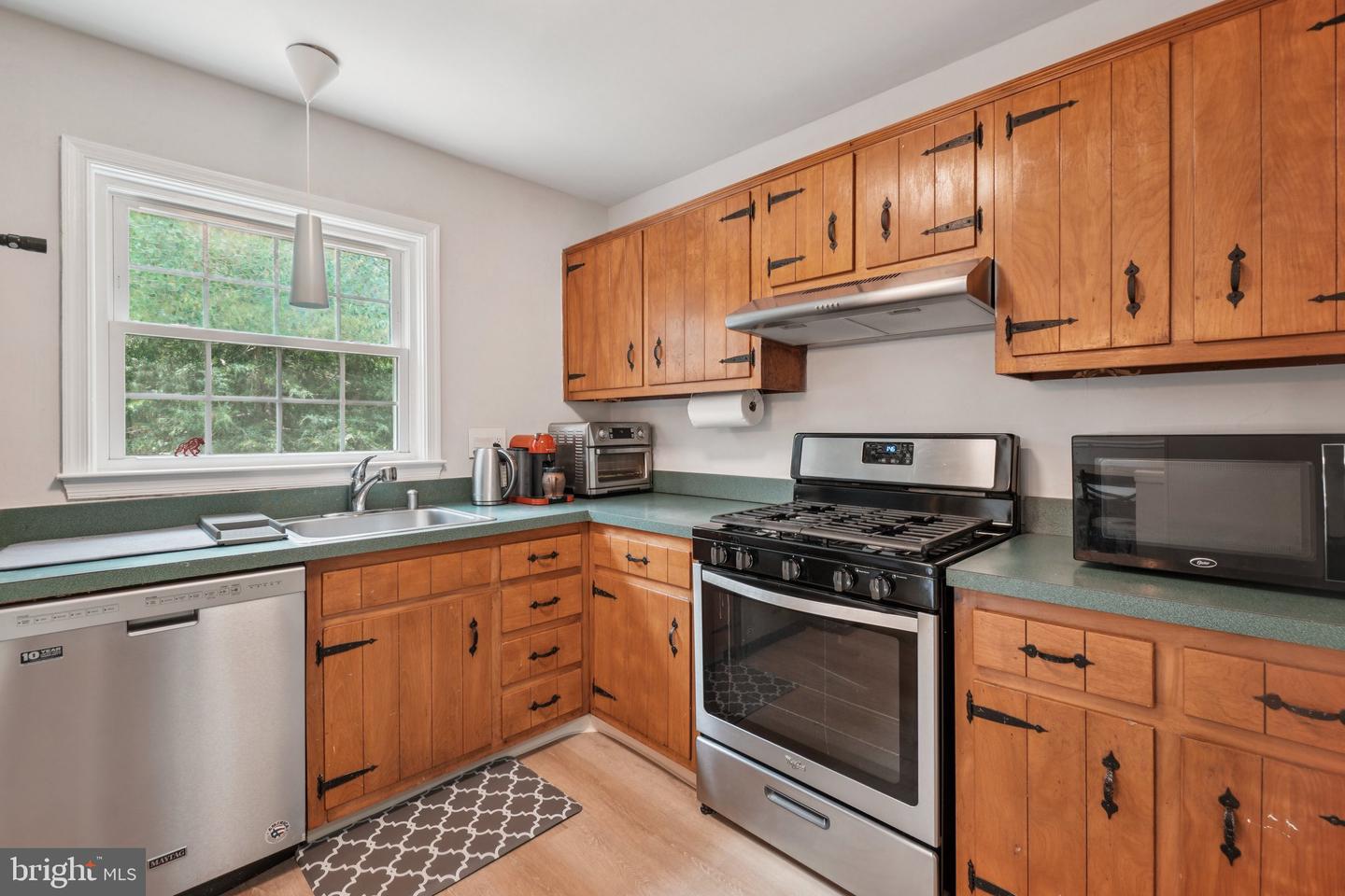 14855 LEICESTER CT, CENTREVILLE, Virginia 20120, 3 Bedrooms Bedrooms, ,2 BathroomsBathrooms,Residential,For sale,14855 LEICESTER CT,VAFX2232290 MLS # VAFX2232290