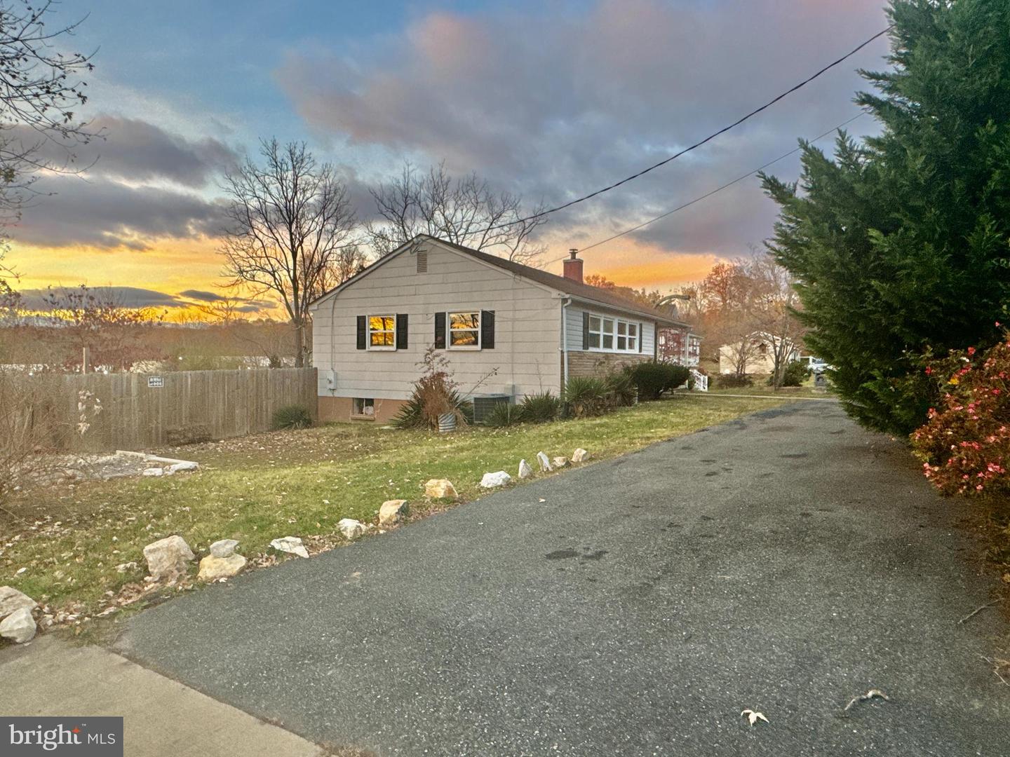 147 DEACON RD, FREDERICKSBURG, Virginia 22405, 4 Bedrooms Bedrooms, ,2 BathroomsBathrooms,Residential,For sale,147 DEACON RD,VAST2037682 MLS # VAST2037682