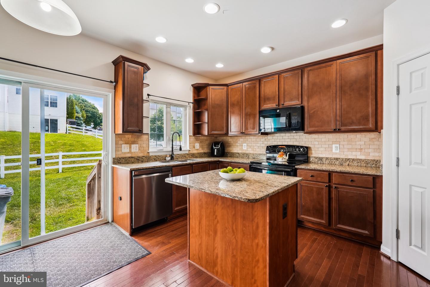 17365 TEDLER CIR, ROUND HILL, Virginia 20141, 4 Bedrooms Bedrooms, ,2 BathroomsBathrooms,Residential,For sale,17365 TEDLER CIR,VALO2094506 MLS # VALO2094506