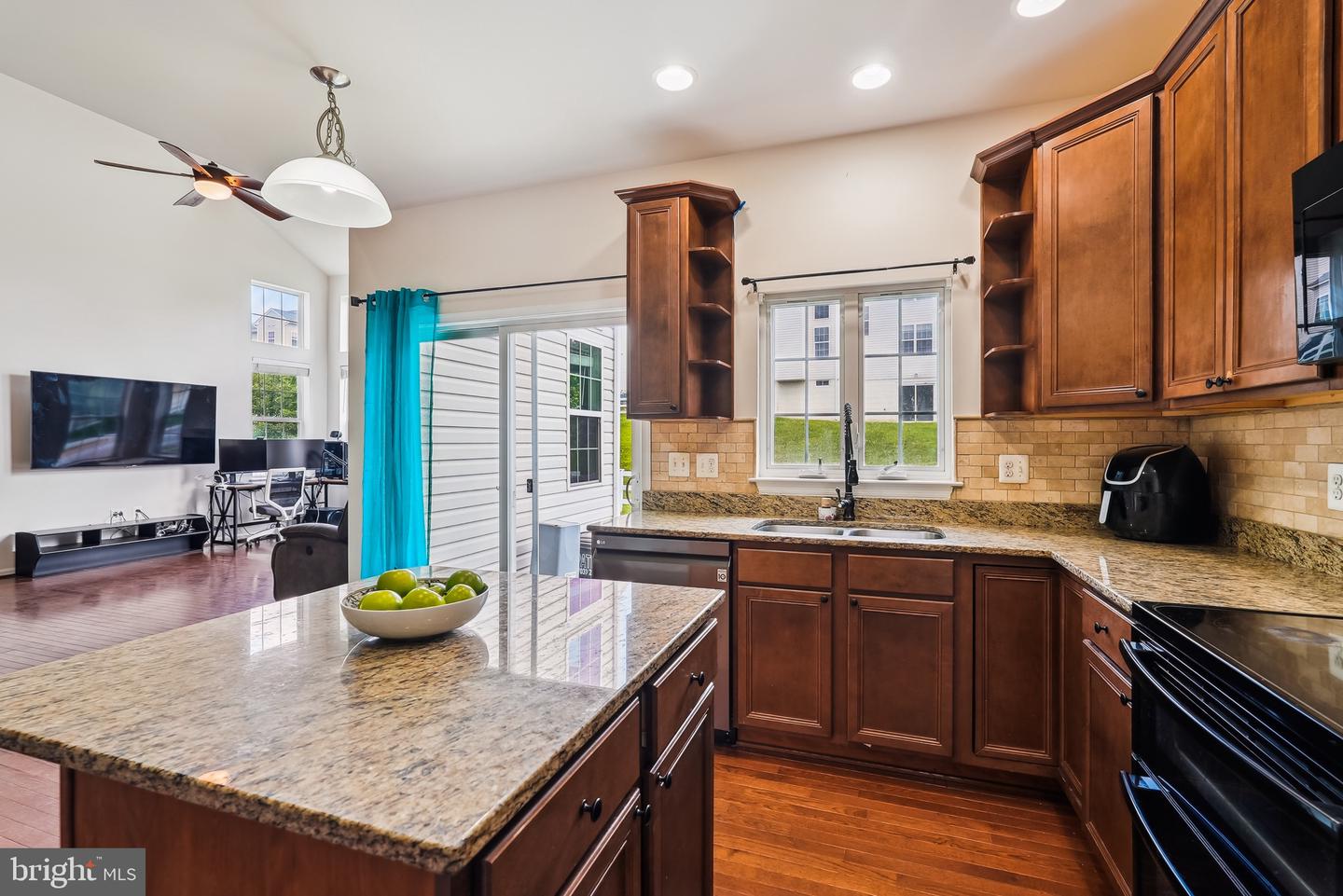 17365 TEDLER CIR, ROUND HILL, Virginia 20141, 4 Bedrooms Bedrooms, ,2 BathroomsBathrooms,Residential,For sale,17365 TEDLER CIR,VALO2094506 MLS # VALO2094506