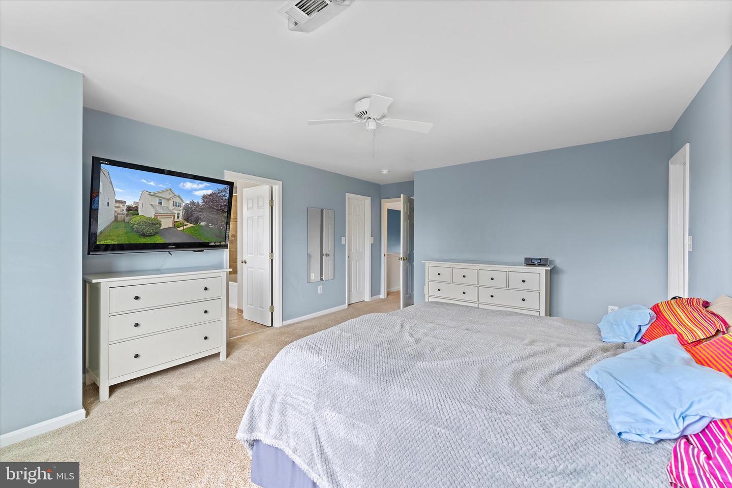 6780 HOLLOW GLEN CT, GAINESVILLE, Virginia 20155, 3 Bedrooms Bedrooms, ,3 BathroomsBathrooms,Residential,For sale,6780 HOLLOW GLEN CT,VAPW2092726 MLS # VAPW2092726