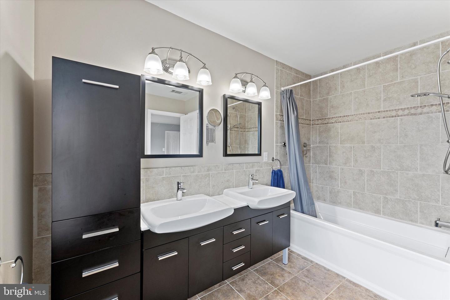 6780 HOLLOW GLEN CT, GAINESVILLE, Virginia 20155, 3 Bedrooms Bedrooms, ,3 BathroomsBathrooms,Residential,For sale,6780 HOLLOW GLEN CT,VAPW2092726 MLS # VAPW2092726