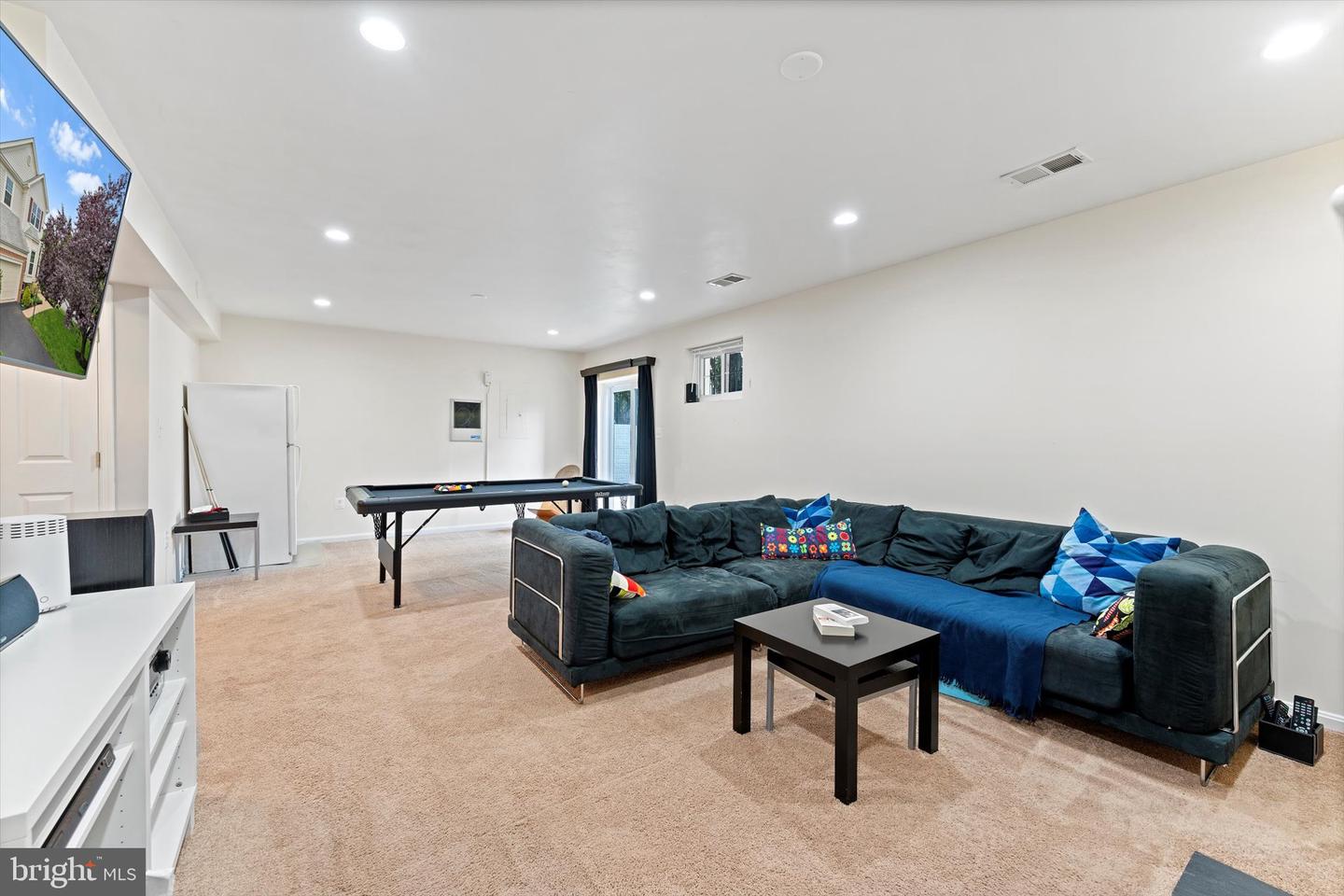 6780 HOLLOW GLEN CT, GAINESVILLE, Virginia 20155, 3 Bedrooms Bedrooms, ,3 BathroomsBathrooms,Residential,For sale,6780 HOLLOW GLEN CT,VAPW2092726 MLS # VAPW2092726