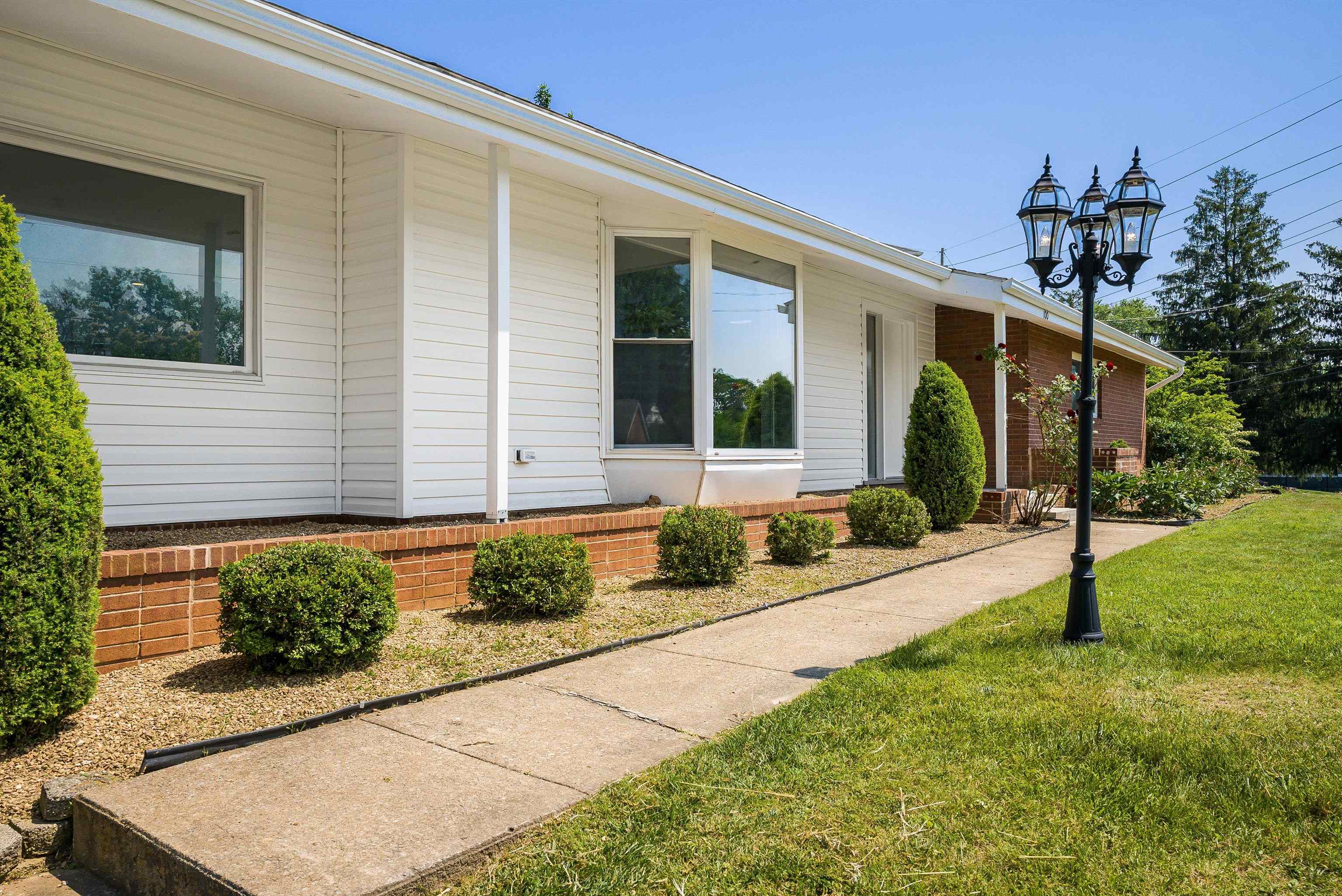 100 MONUMENT AVE, HARRISONBURG, Virginia 22801, 3 Bedrooms Bedrooms, ,2 BathroomsBathrooms,Residential,100 MONUMENT AVE,665459 MLS # 665459