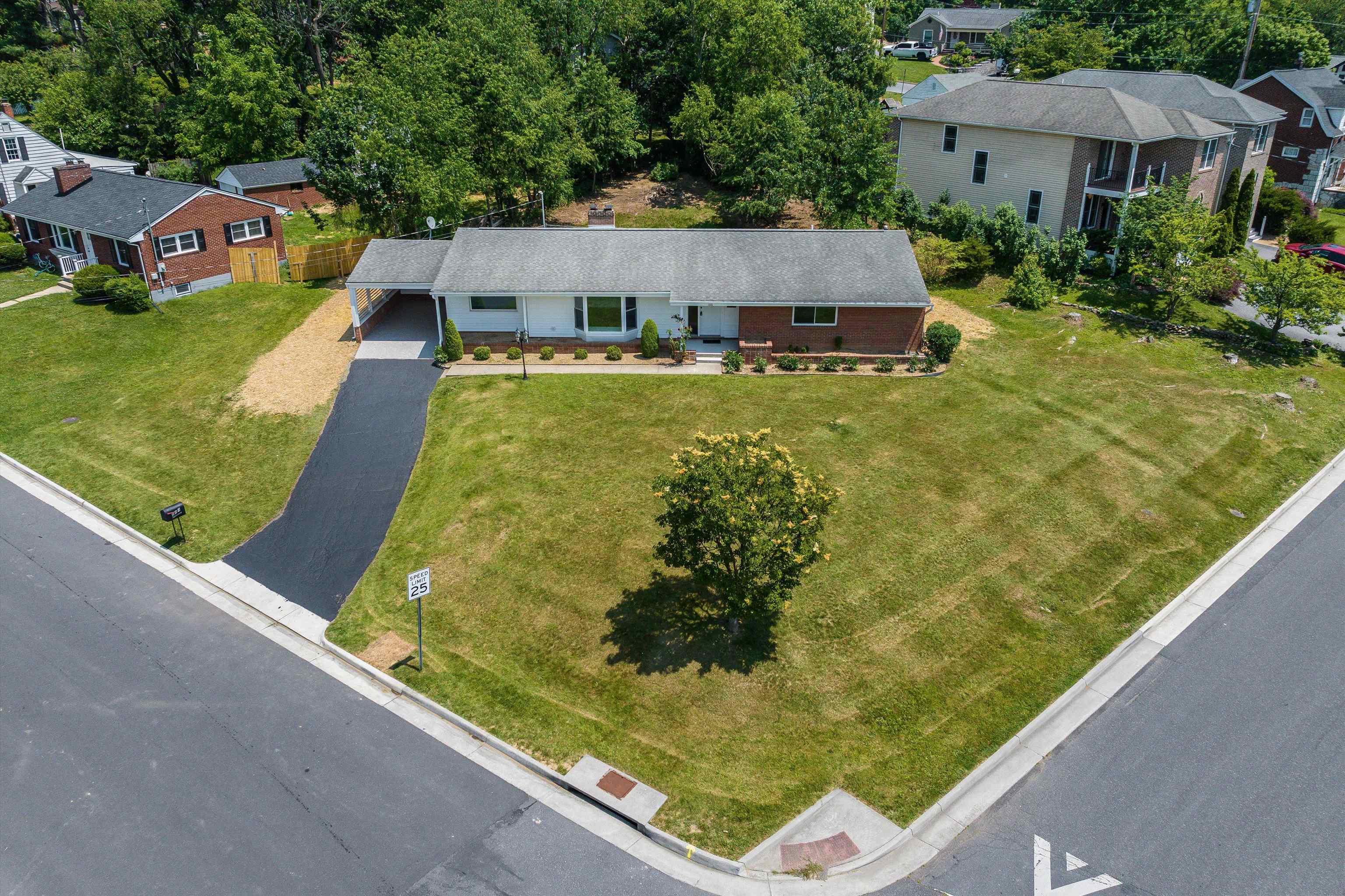 100 MONUMENT AVE, HARRISONBURG, Virginia 22801, 3 Bedrooms Bedrooms, ,2 BathroomsBathrooms,Residential,100 MONUMENT AVE,665459 MLS # 665459
