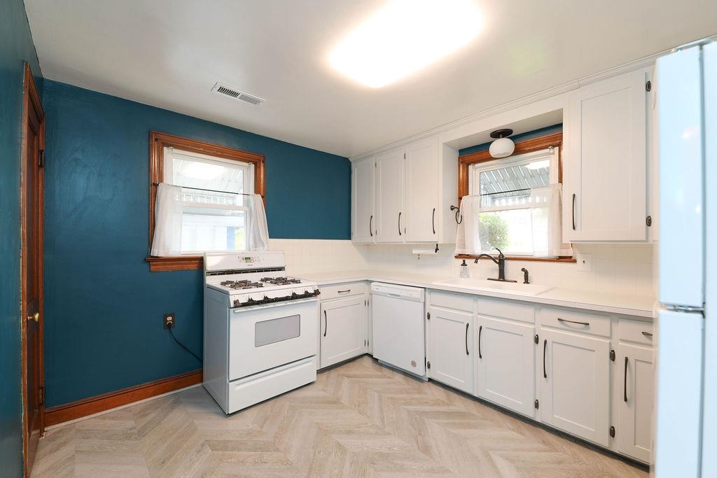 525 N BATH AVE, WAYNESBORO, Virginia 22980, 2 Bedrooms Bedrooms, ,1 BathroomBathrooms,Residential,525 N BATH AVE,665463 MLS # 665463