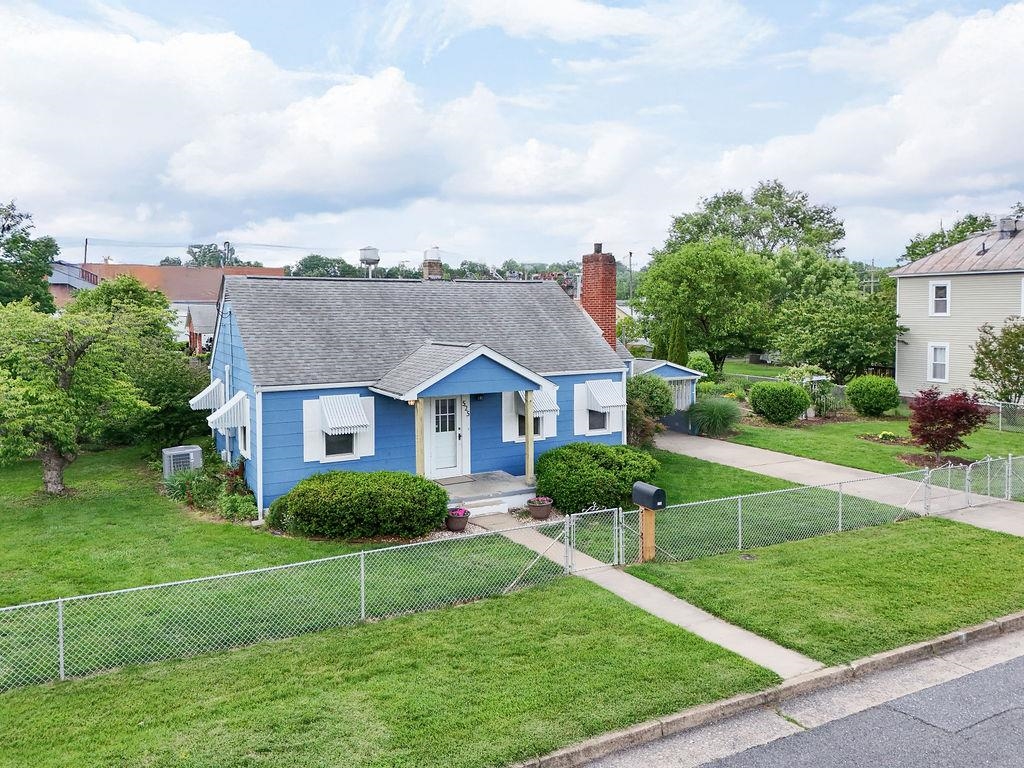 525 N BATH AVE, WAYNESBORO, Virginia 22980, 2 Bedrooms Bedrooms, ,1 BathroomBathrooms,Residential,525 N BATH AVE,665463 MLS # 665463