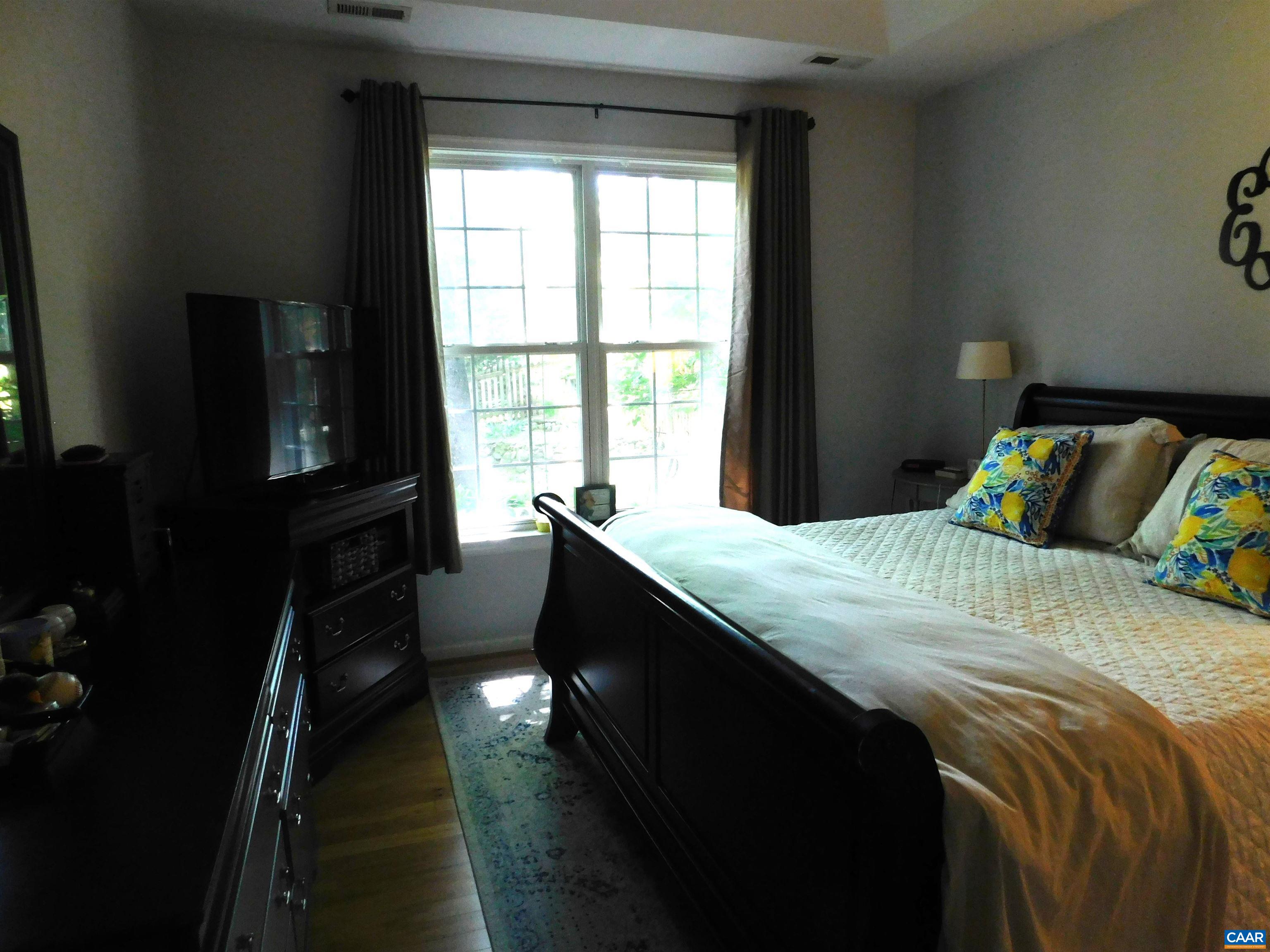 339 LEAPING FOX LN, CHARLOTTESVILLE, Virginia 22902, 3 Bedrooms Bedrooms, ,2 BathroomsBathrooms,Residential,339 LEAPING FOX LN,665467 MLS # 665467
