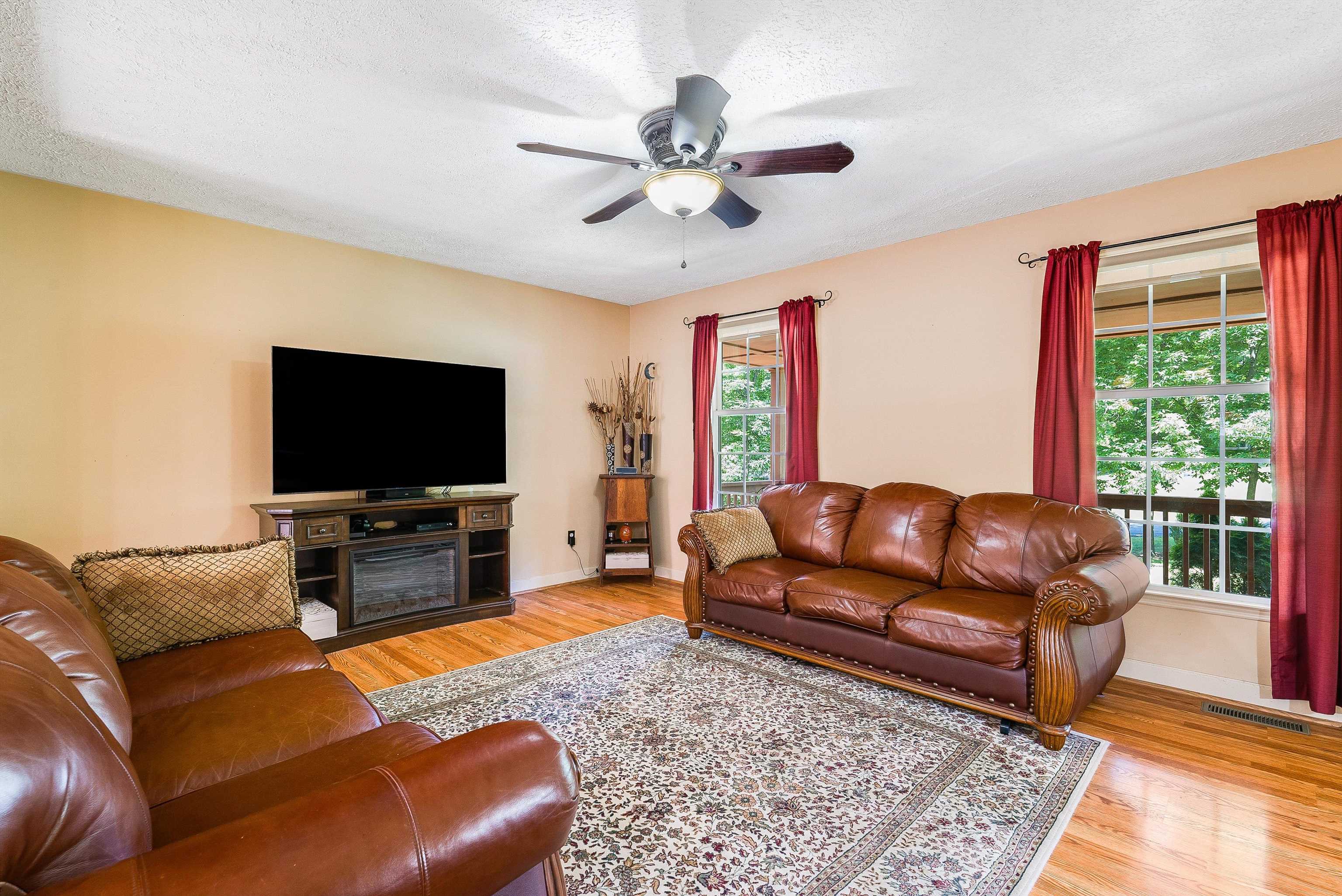 37 MARKELS LN, STAUNTON, Virginia 24401, 4 Bedrooms Bedrooms, ,3 BathroomsBathrooms,Residential,37 Markels Ln.,37 MARKELS LN,665469 MLS # 665469