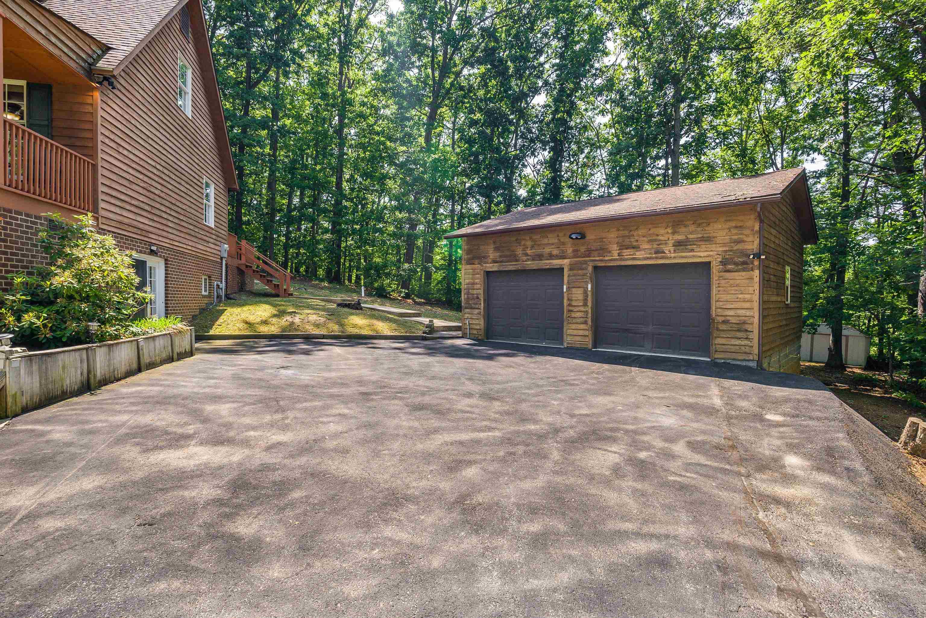 37 MARKELS LN, STAUNTON, Virginia 24401, 4 Bedrooms Bedrooms, ,3 BathroomsBathrooms,Residential,37 Markels Ln.,37 MARKELS LN,665469 MLS # 665469
