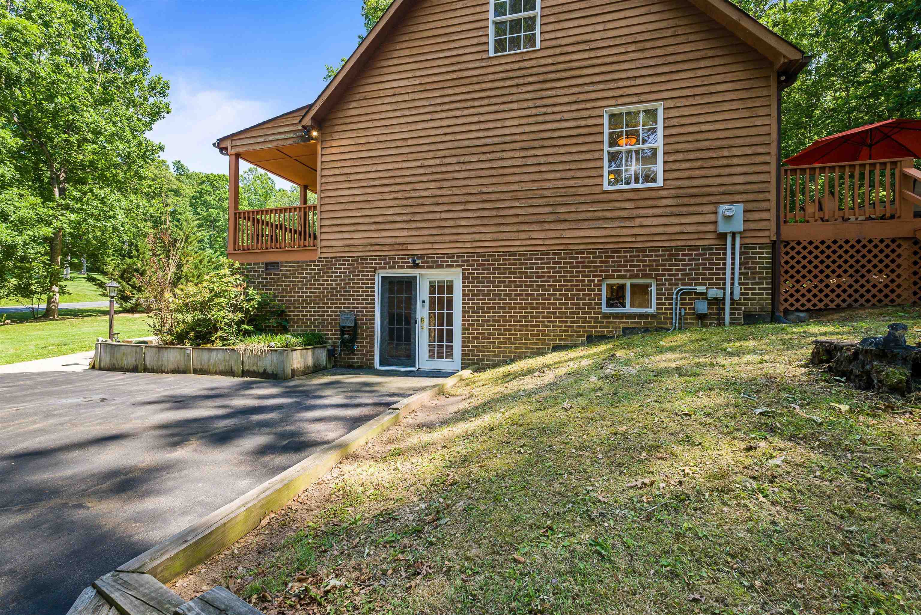 37 MARKELS LN, STAUNTON, Virginia 24401, 4 Bedrooms Bedrooms, ,3 BathroomsBathrooms,Residential,37 Markels Ln.,37 MARKELS LN,665469 MLS # 665469