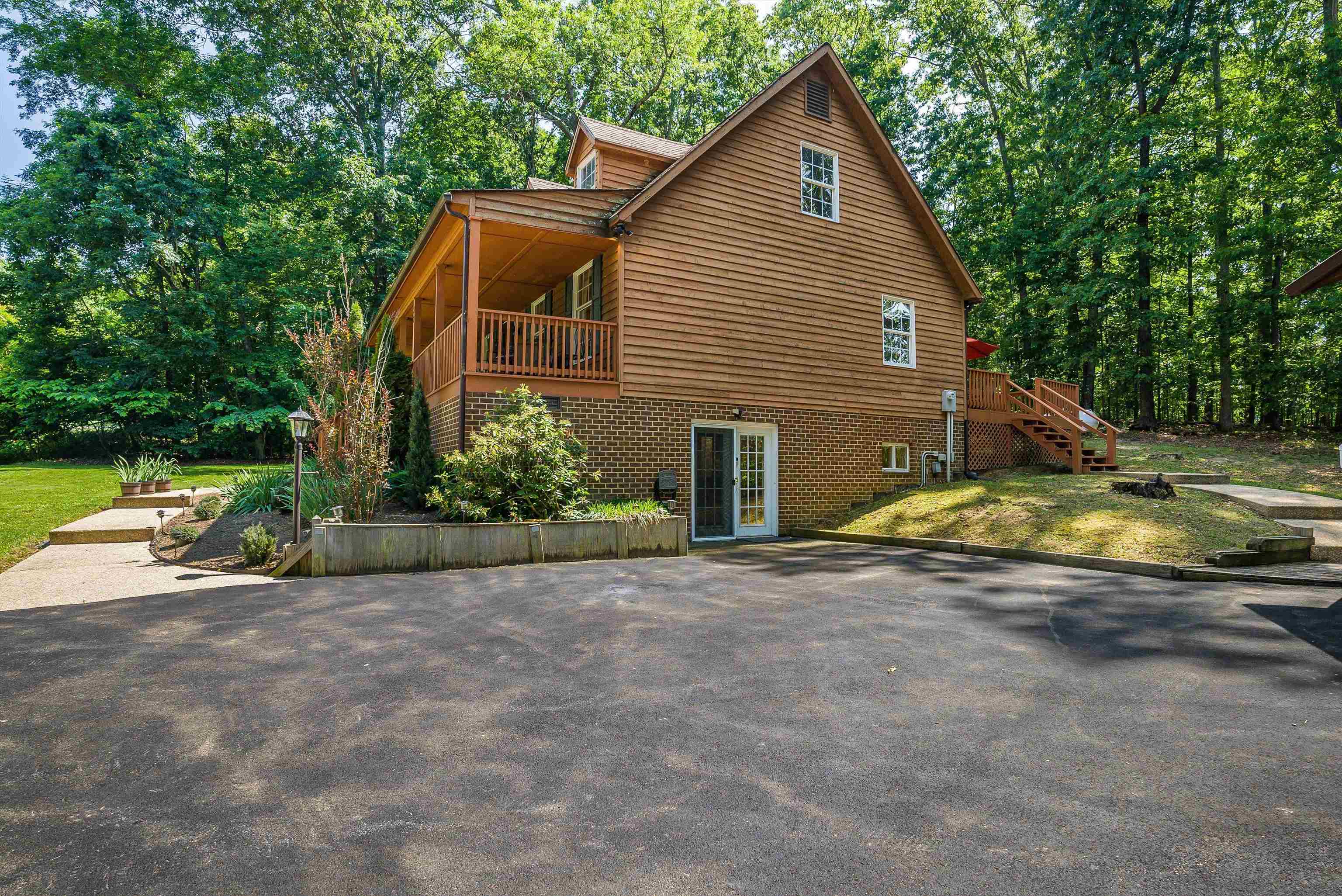 37 MARKELS LN, STAUNTON, Virginia 24401, 4 Bedrooms Bedrooms, ,3 BathroomsBathrooms,Residential,37 Markels Ln.,37 MARKELS LN,665469 MLS # 665469