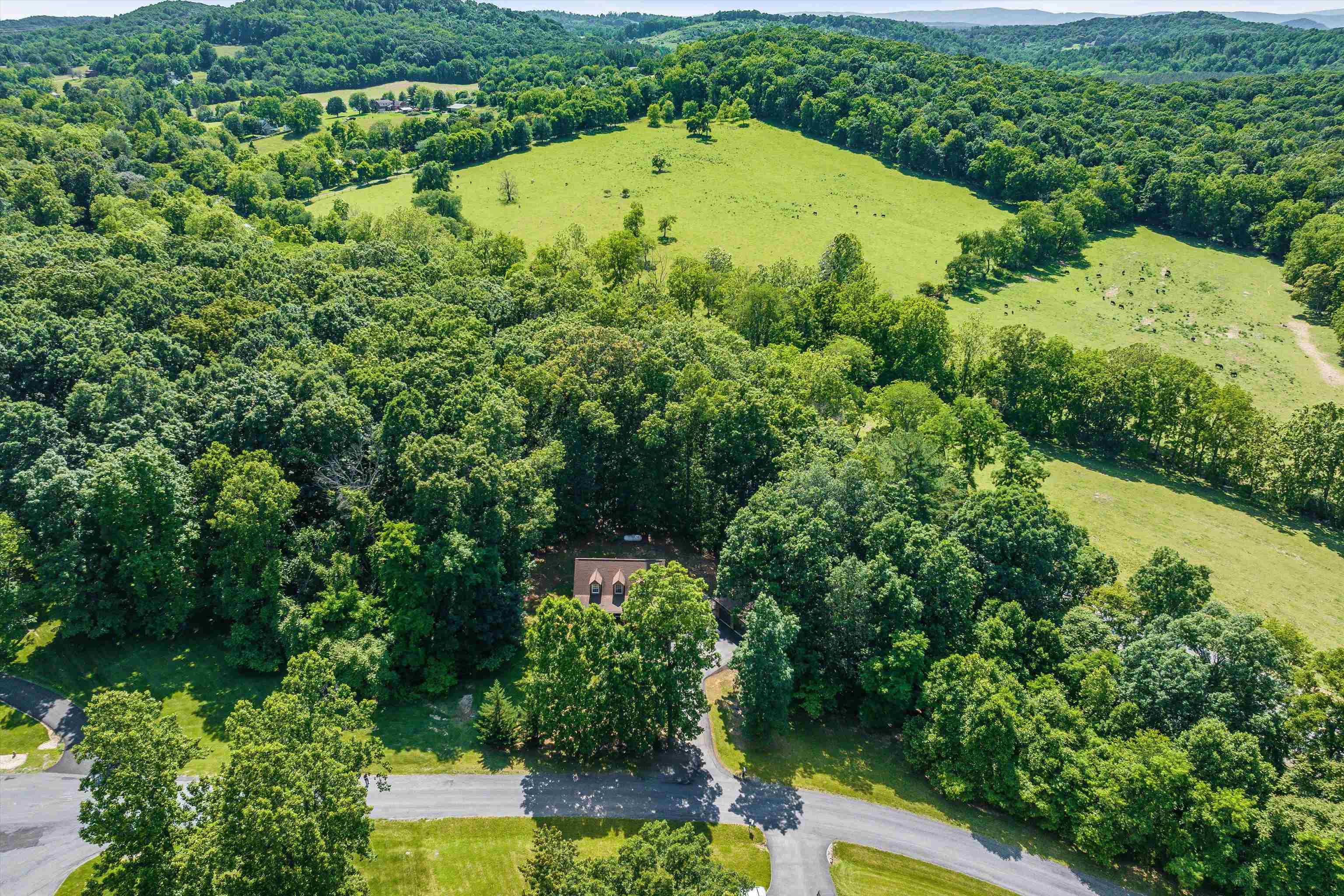 37 MARKELS LN, STAUNTON, Virginia 24401, 4 Bedrooms Bedrooms, ,3 BathroomsBathrooms,Residential,37 Markels Ln.,37 MARKELS LN,665469 MLS # 665469