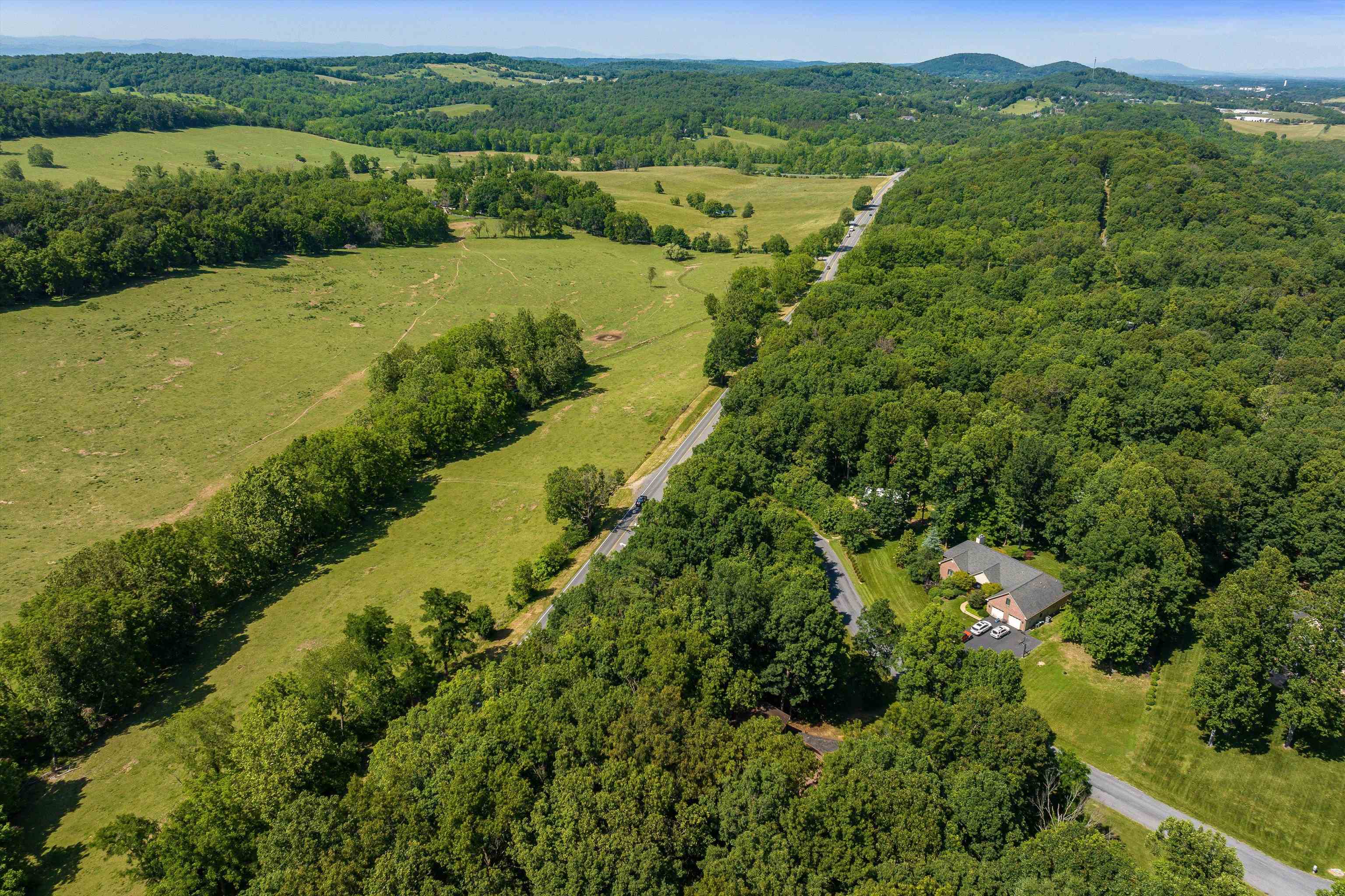 37 MARKELS LN, STAUNTON, Virginia 24401, 4 Bedrooms Bedrooms, ,3 BathroomsBathrooms,Residential,37 Markels Ln.,37 MARKELS LN,665469 MLS # 665469