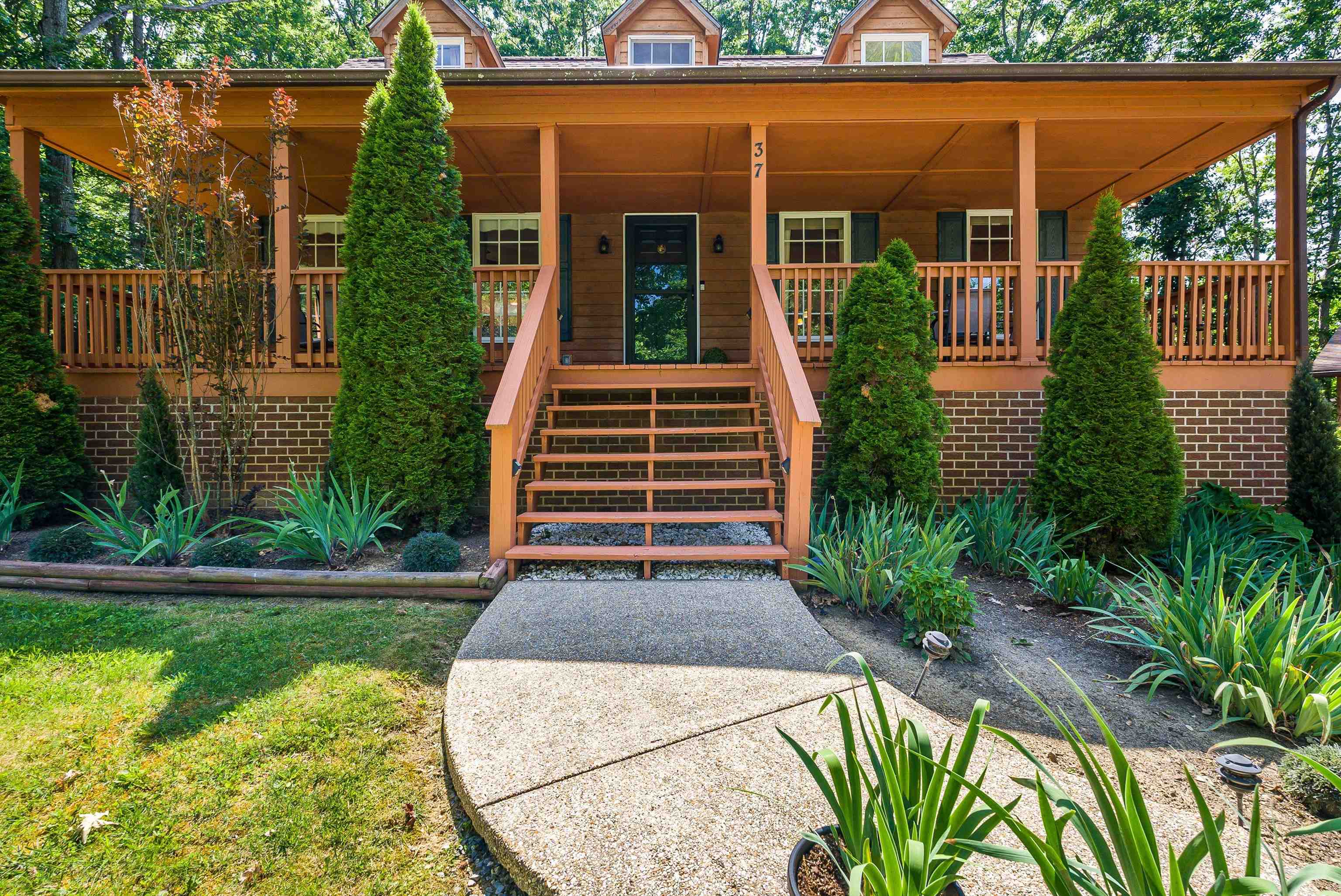 37 MARKELS LN, STAUNTON, Virginia 24401, 4 Bedrooms Bedrooms, ,3 BathroomsBathrooms,Residential,37 Markels Ln.,37 MARKELS LN,665469 MLS # 665469