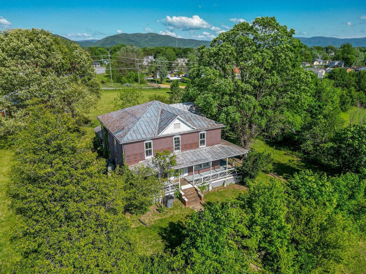 506 WILLIAMS AVE, SHENANDOAH, Virginia 22849, 4 Bedrooms Bedrooms, ,1 BathroomBathrooms,Residential,506 WILLIAMS AVE,665476 MLS # 665476