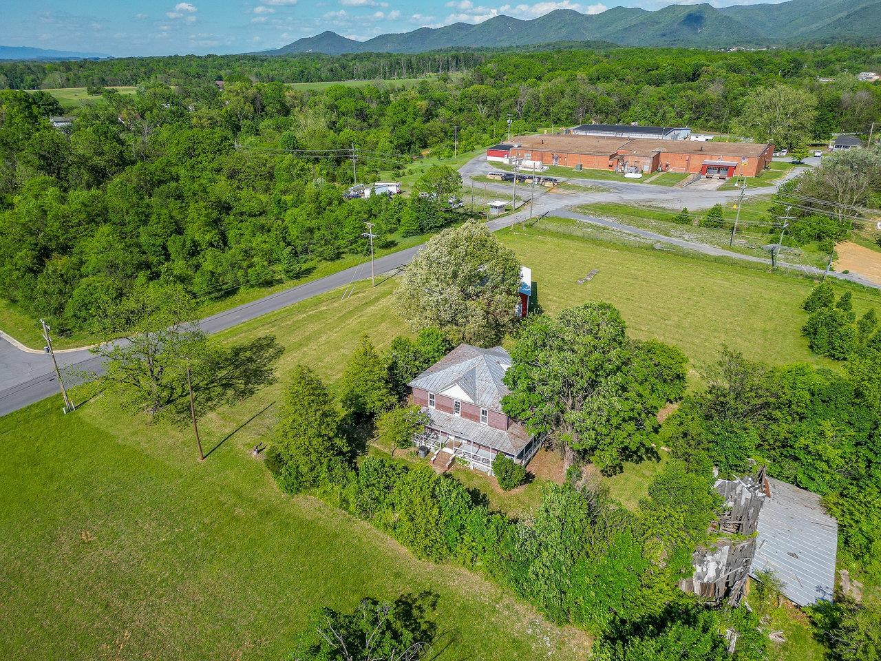 506 WILLIAMS AVE, SHENANDOAH, Virginia 22849, 4 Bedrooms Bedrooms, ,1 BathroomBathrooms,Residential,506 WILLIAMS AVE,665476 MLS # 665476