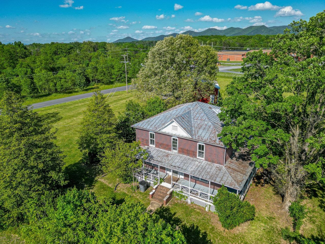 506 WILLIAMS AVE, SHENANDOAH, Virginia 22849, 4 Bedrooms Bedrooms, ,1 BathroomBathrooms,Residential,506 WILLIAMS AVE,665476 MLS # 665476