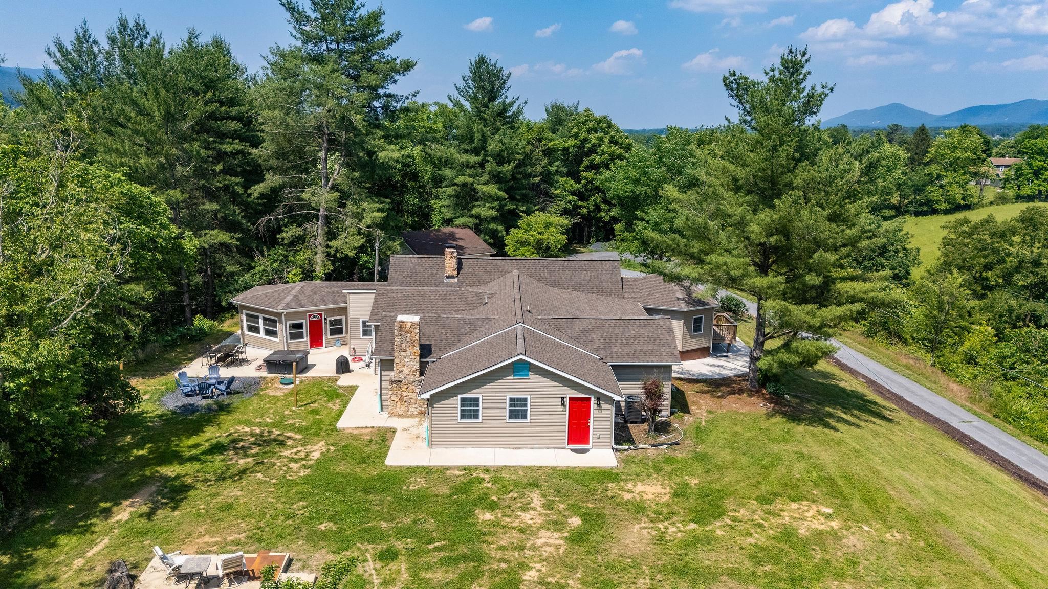 2003 RINACAS CORNER RD, SHENANDOAH, Virginia 22849, 4 Bedrooms Bedrooms, ,4 BathroomsBathrooms,Residential,2003 RINACAS CORNER RD,665484 MLS # 665484
