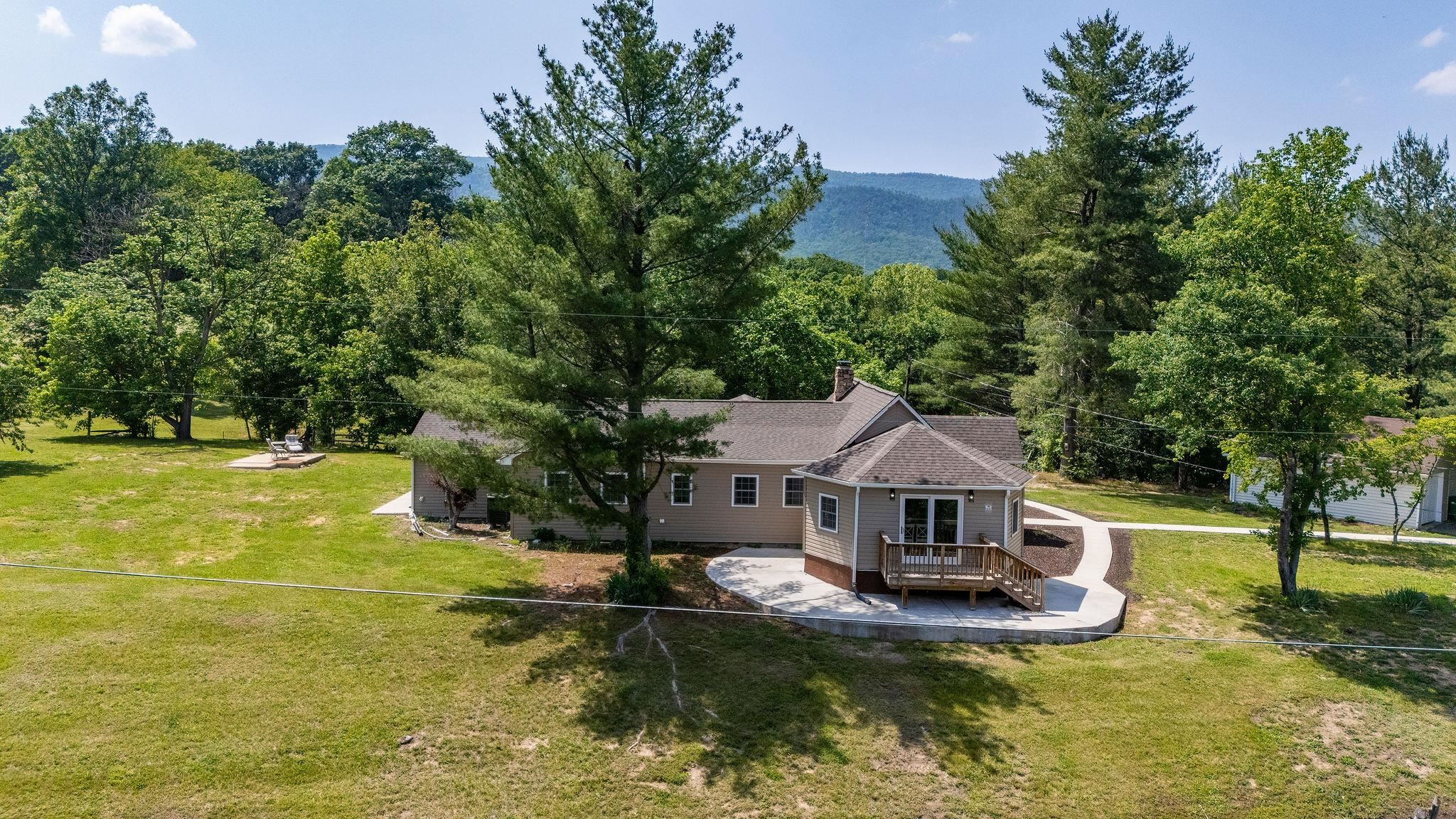 2003 RINACAS CORNER RD, SHENANDOAH, Virginia 22849, 4 Bedrooms Bedrooms, ,4 BathroomsBathrooms,Residential,2003 RINACAS CORNER RD,665484 MLS # 665484