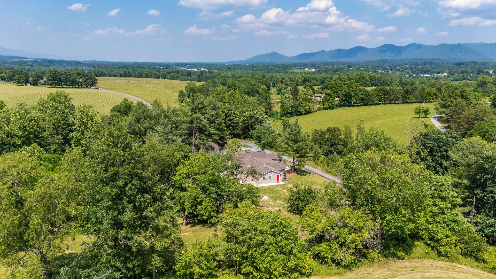 2003 RINACAS CORNER RD, SHENANDOAH, Virginia 22849, 4 Bedrooms Bedrooms, ,4 BathroomsBathrooms,Residential,2003 RINACAS CORNER RD,665484 MLS # 665484