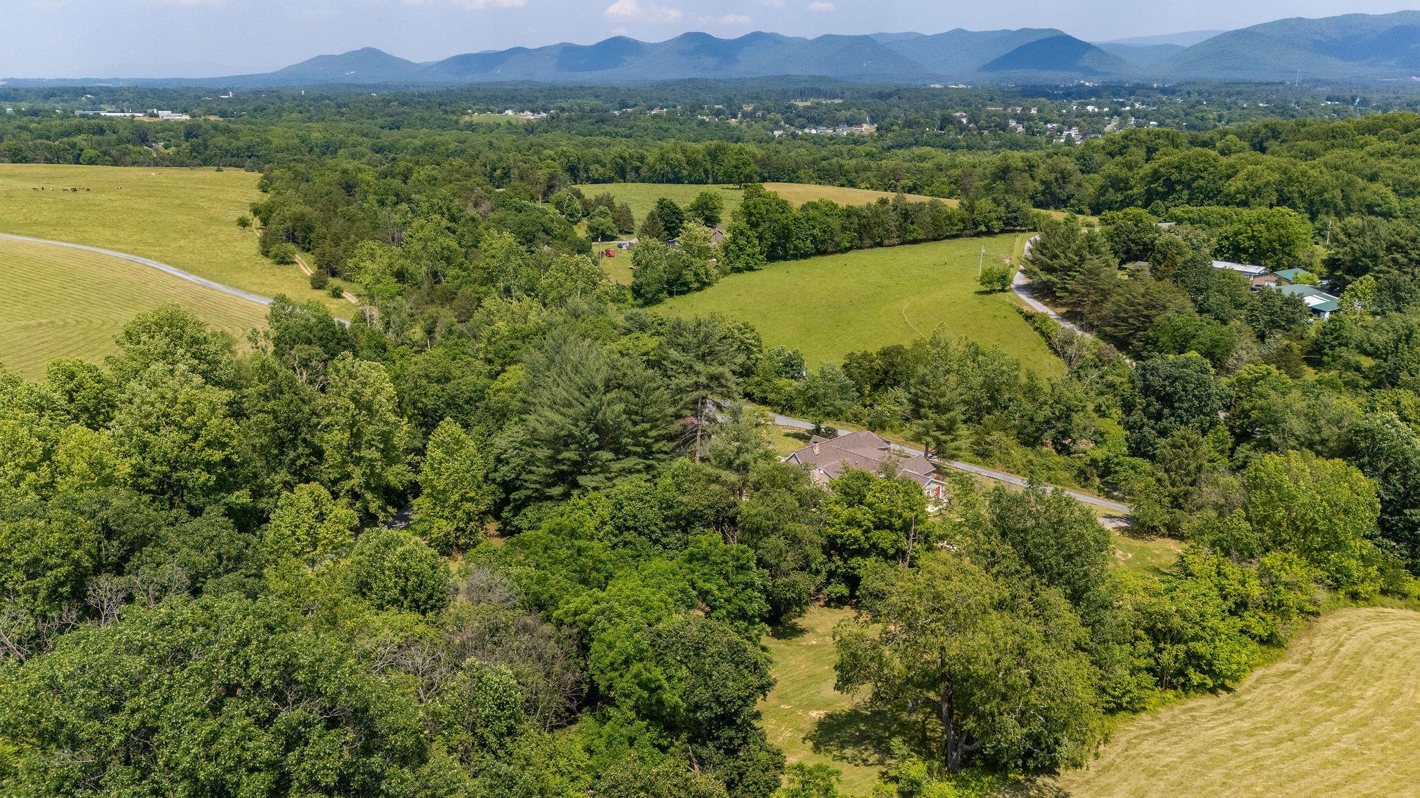 2003 RINACAS CORNER RD, SHENANDOAH, Virginia 22849, 4 Bedrooms Bedrooms, ,4 BathroomsBathrooms,Residential,2003 RINACAS CORNER RD,665484 MLS # 665484