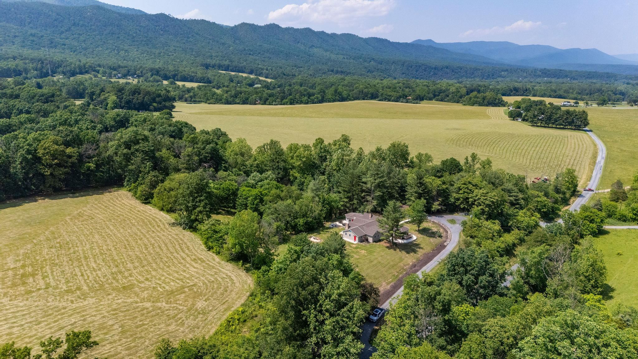 2003 RINACAS CORNER RD, SHENANDOAH, Virginia 22849, 4 Bedrooms Bedrooms, ,4 BathroomsBathrooms,Residential,2003 RINACAS CORNER RD,665484 MLS # 665484