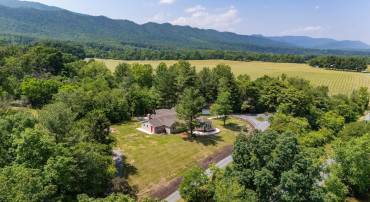 2003 RINACAS CORNER RD, SHENANDOAH, Virginia 22849, 4 Bedrooms Bedrooms, ,4 BathroomsBathrooms,Residential,2003 RINACAS CORNER RD,665484 MLS # 665484