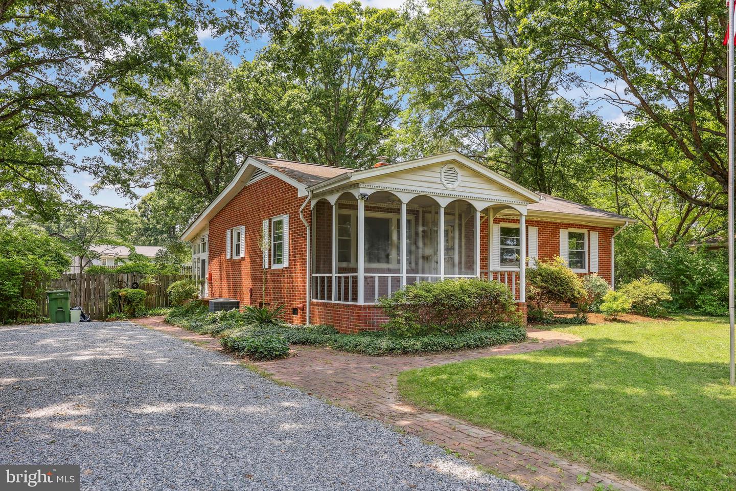 33 PENDLETON RD, FREDERICKSBURG, Virginia 22405, 3 Bedrooms Bedrooms, 7 Rooms Rooms,1 BathroomBathrooms,Residential,For sale,33 PENDLETON RD,VAST2038474 MLS # VAST2038474
