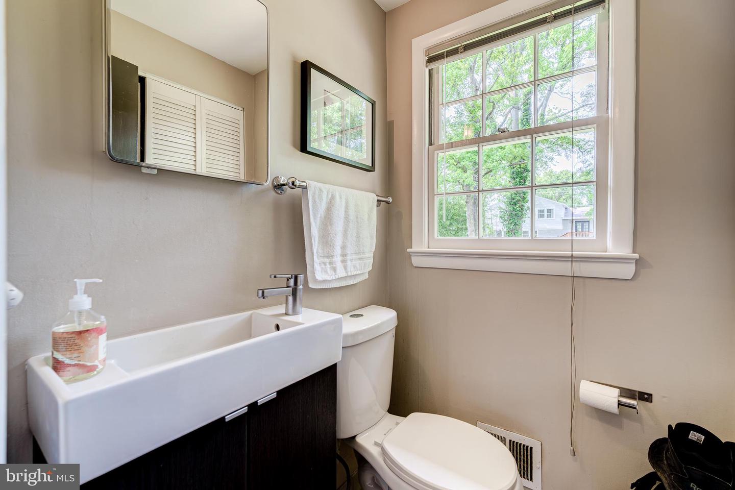 1109 NEAL DR, ALEXANDRIA, Virginia 22308, 4 Bedrooms Bedrooms, ,2 BathroomsBathrooms,Residential,For sale,1109 NEAL DR,VAFX2238324 MLS # VAFX2238324