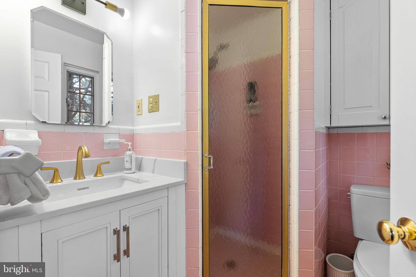 3504 PINETREE TER, FALLS CHURCH, Virginia 22041, 6 Bedrooms Bedrooms, ,3 BathroomsBathrooms,Residential,For sale,3504 PINETREE TER,VAFX2238338 MLS # VAFX2238338