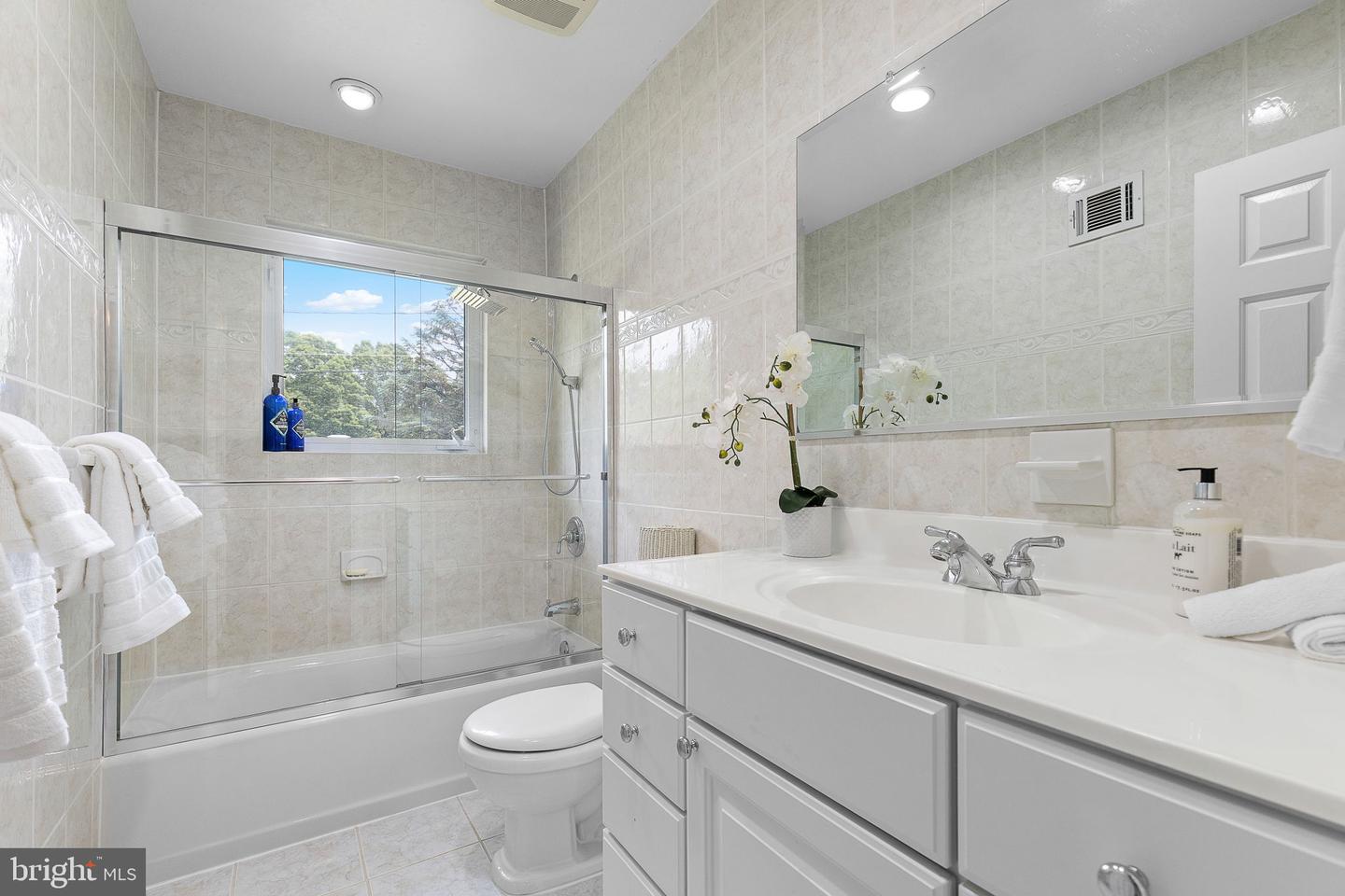 3504 PINETREE TER, FALLS CHURCH, Virginia 22041, 6 Bedrooms Bedrooms, ,3 BathroomsBathrooms,Residential,For sale,3504 PINETREE TER,VAFX2238338 MLS # VAFX2238338