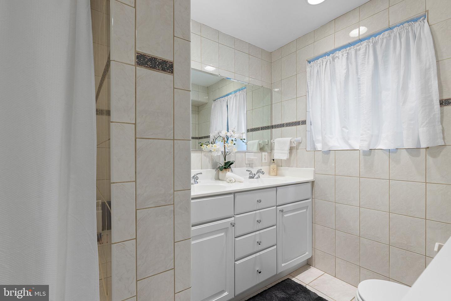 3504 PINETREE TER, FALLS CHURCH, Virginia 22041, 6 Bedrooms Bedrooms, ,3 BathroomsBathrooms,Residential,For sale,3504 PINETREE TER,VAFX2238338 MLS # VAFX2238338