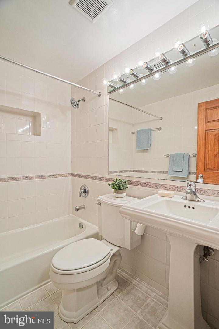 6225 CHERYL DR, FALLS CHURCH, Virginia 22044, 4 Bedrooms Bedrooms, ,3 BathroomsBathrooms,Residential,For sale,6225 CHERYL DR,VAFX2238380 MLS # VAFX2238380